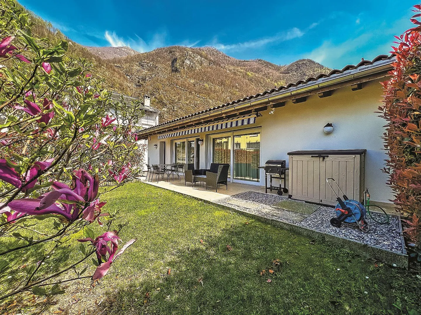 Wunderschönes Doppelhaus mit Garten und Parkplätzen - Foto 16 von 23