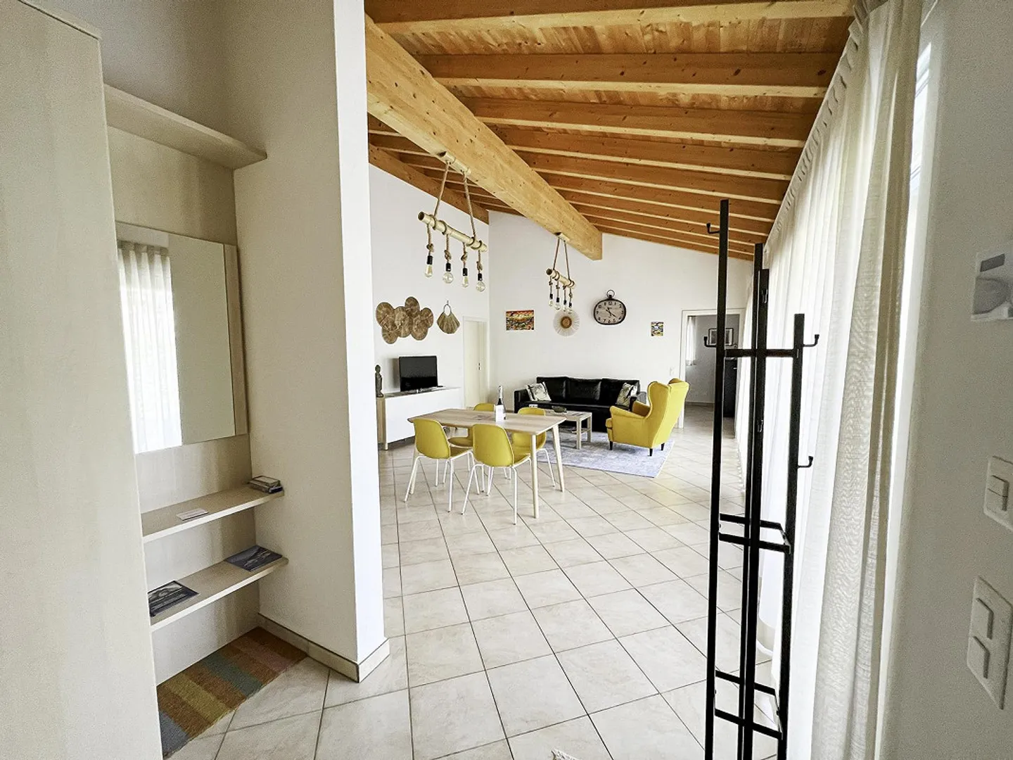 Wunderschönes Doppelhaus mit Garten und Parkplätzen - Foto 22 von 23