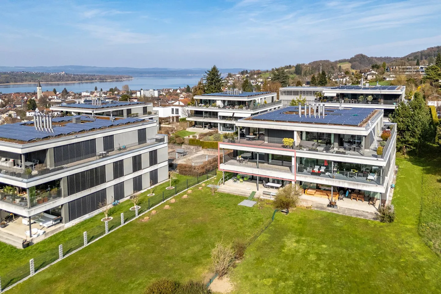 Attractive apartment with stunning views - Photo 2 of 15