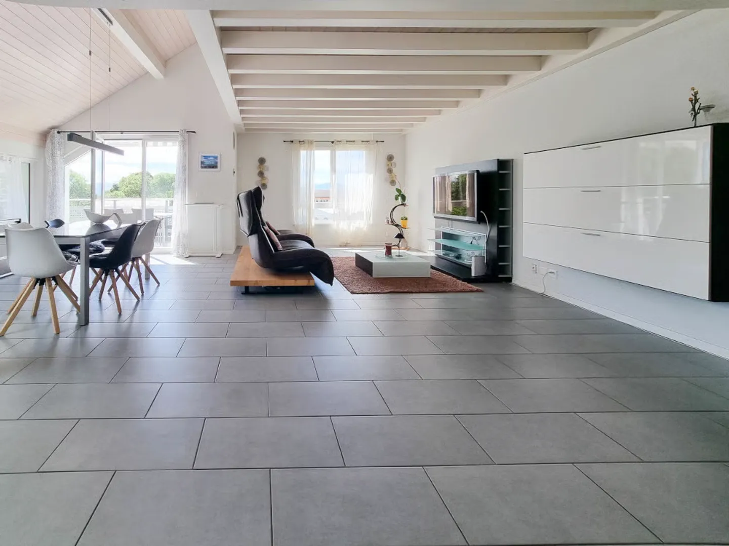Bright duplex apartment with balcony in a privileged residential setting - Photo 2 of 7