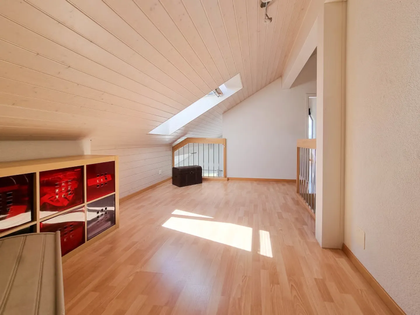Bright duplex apartment with balcony in a privileged residential setting - Photo 7 of 7
