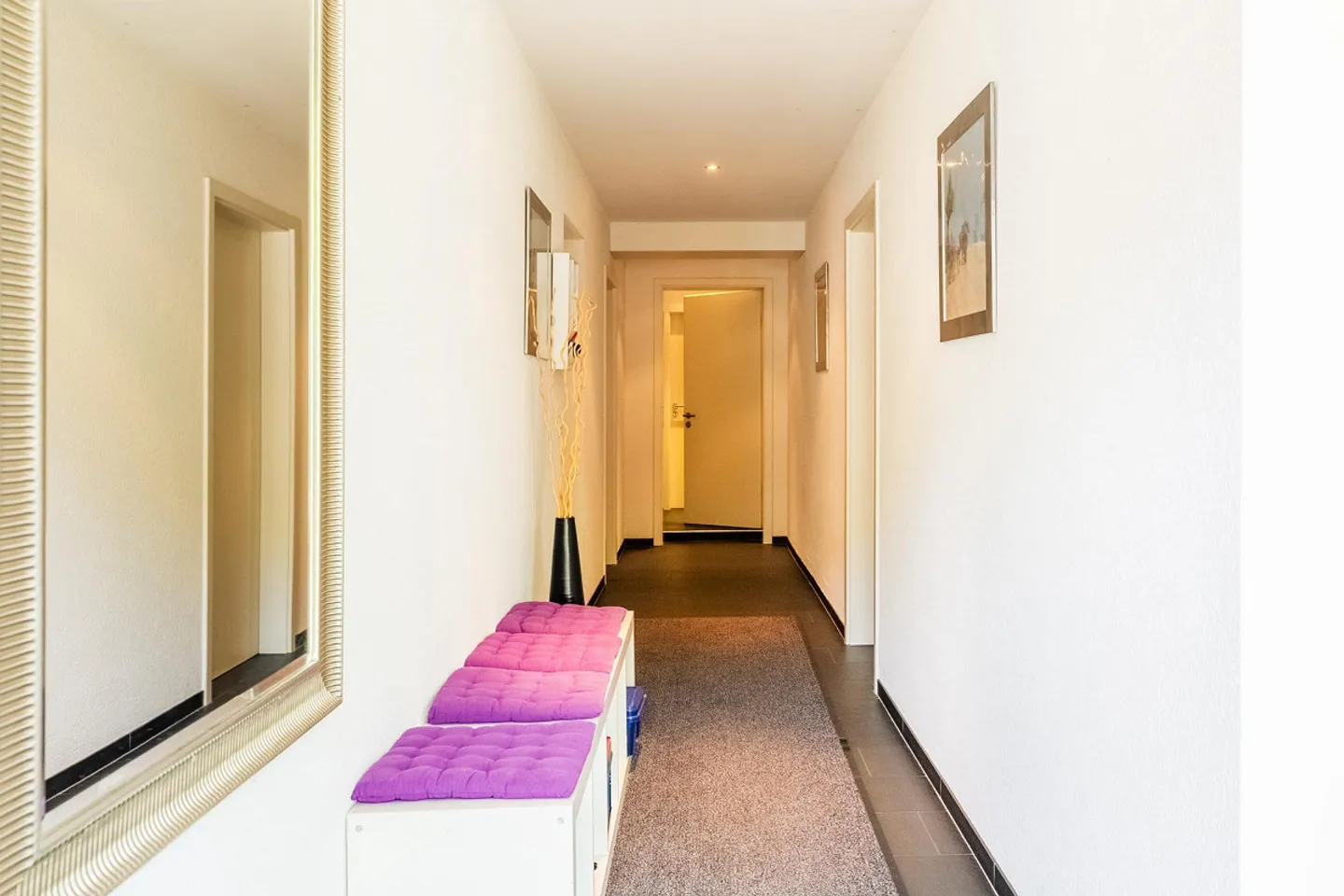Casa unifamiliare moderna con annesso versatile - Foto 4 di 22