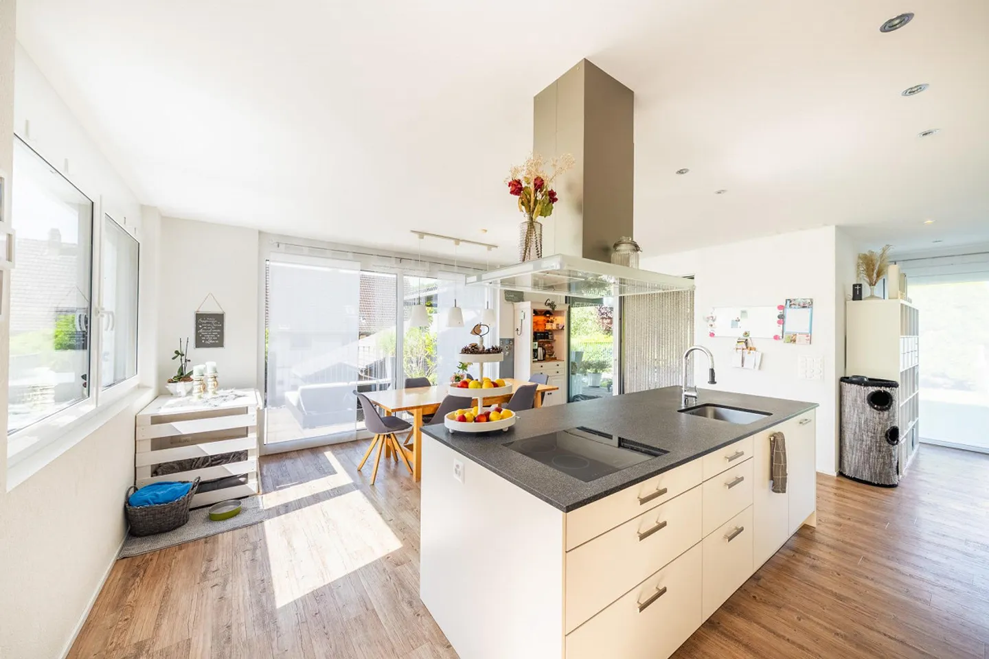 Casa unifamiliare moderna con annesso versatile - Foto 6 di 22