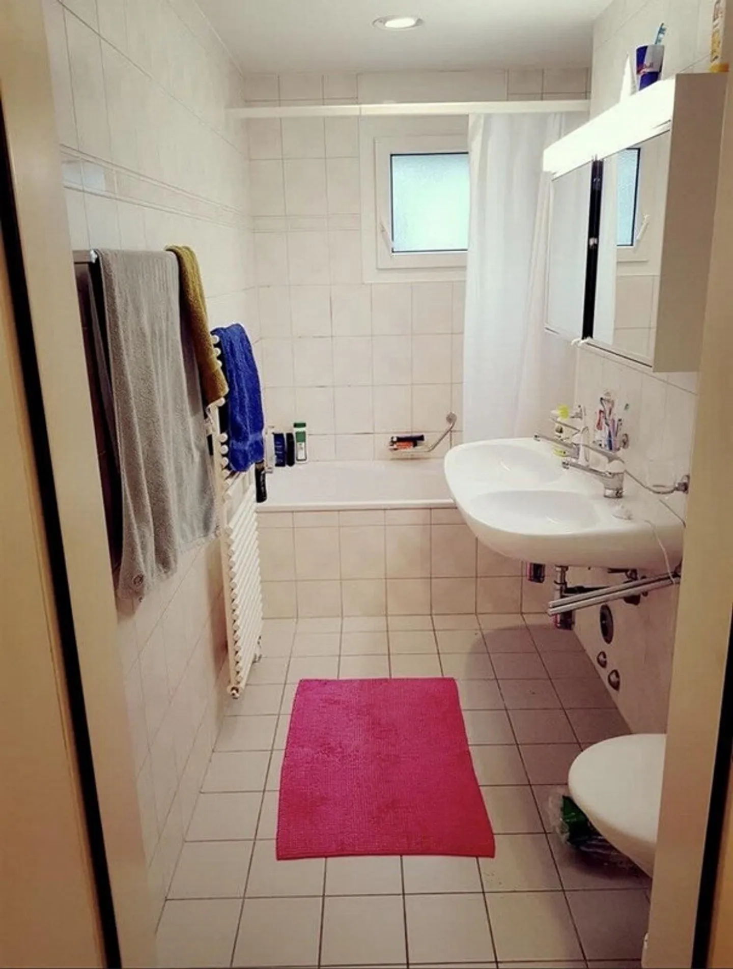 Camera WG arredata, terrazza, tranquilla, centrale - Foto 9 di 13