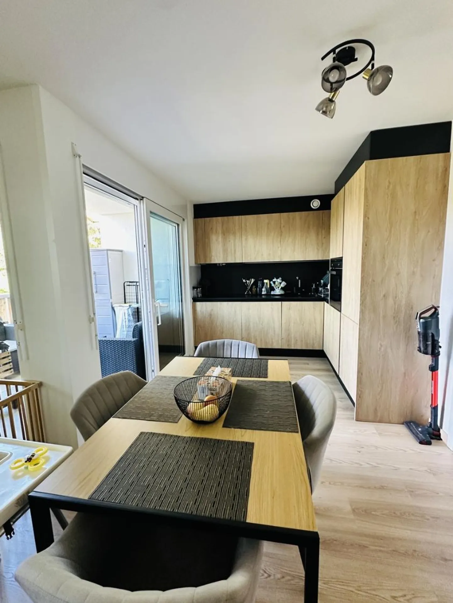 2.5 Room Apartment - Photo 4 of 11