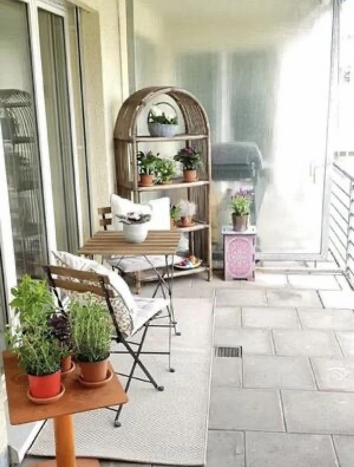 Camera WG arredata, terrazza, tranquilla, centrale - Foto 10 di 13