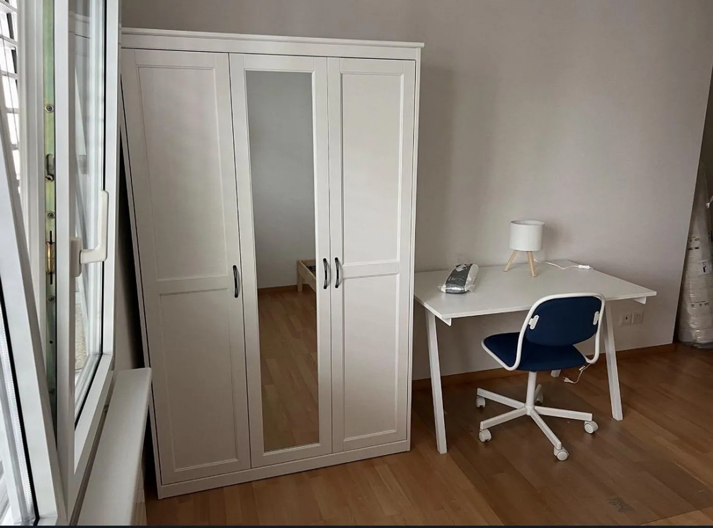 Camera WG arredata, terrazza, tranquilla, centrale - Foto 11 di 13