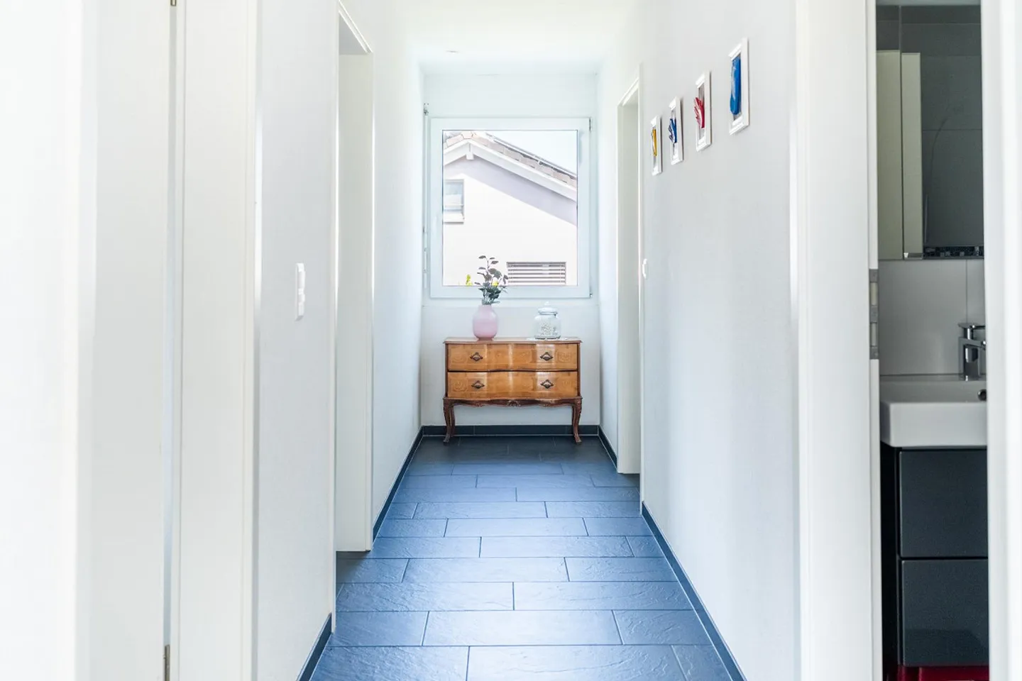 Casa unifamiliare moderna con annesso versatile - Foto 12 di 22