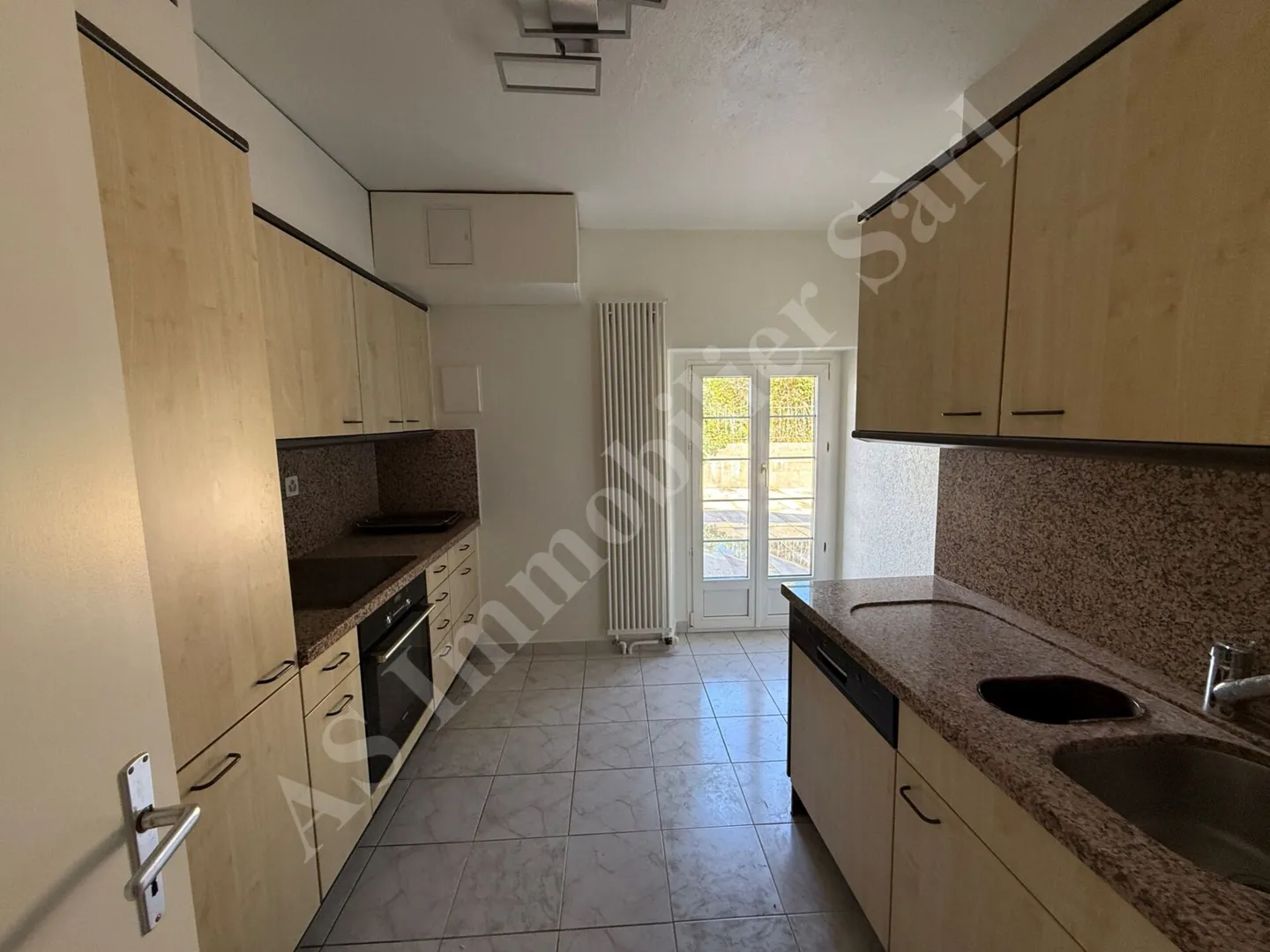 Spazioso appartamento di 3,5 locali con terrazza e soffitta - Foto 4 di 11