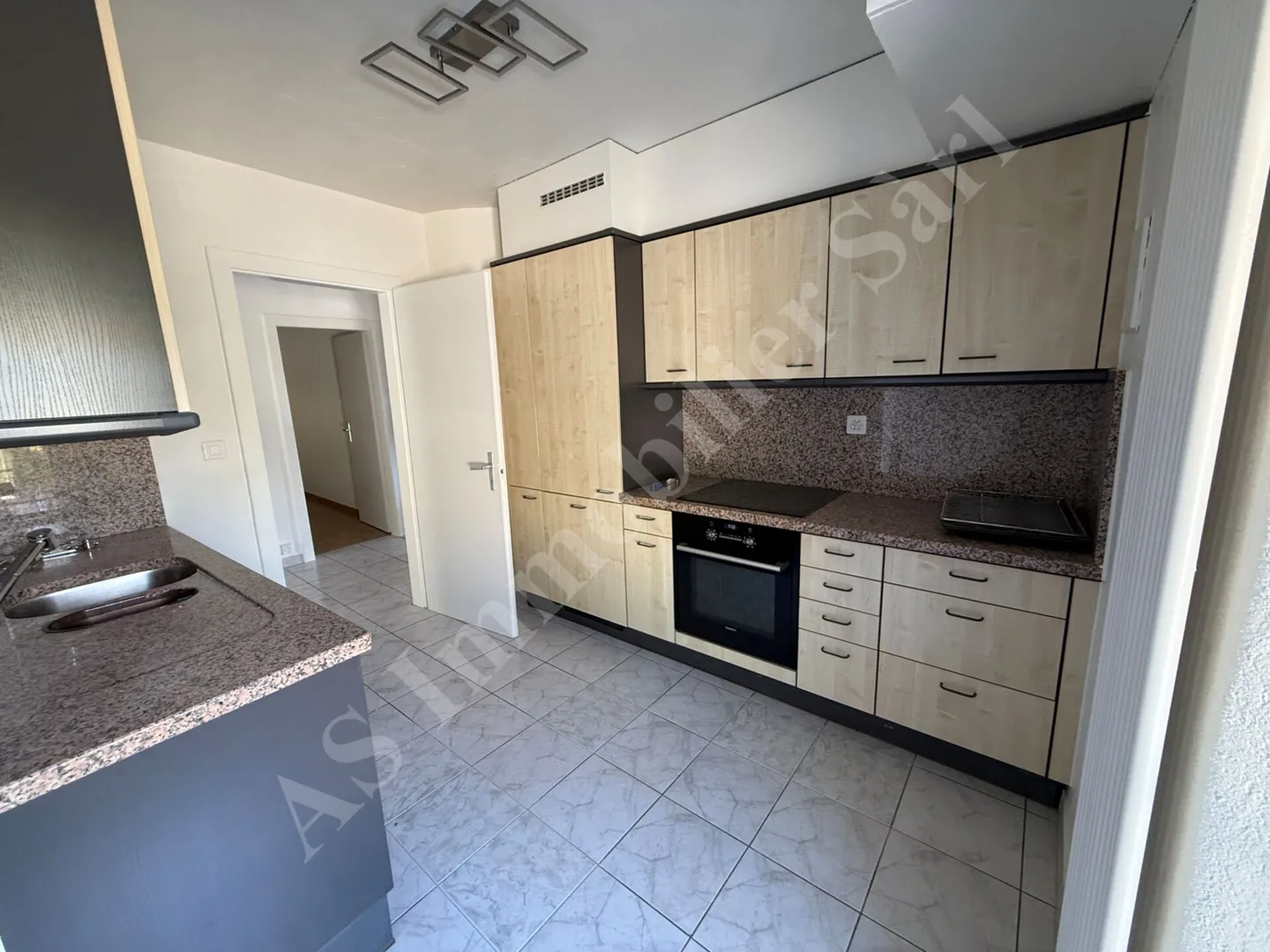 Spazioso appartamento di 3,5 locali con terrazza e soffitta - Foto 5 di 11