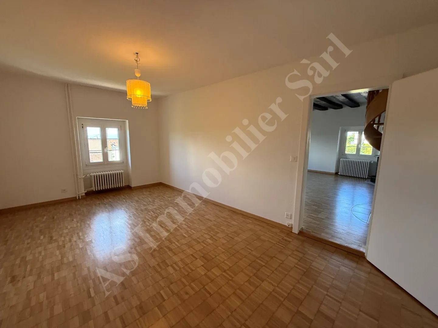Spazioso appartamento di 3,5 locali con terrazza e soffitta - Foto 6 di 11