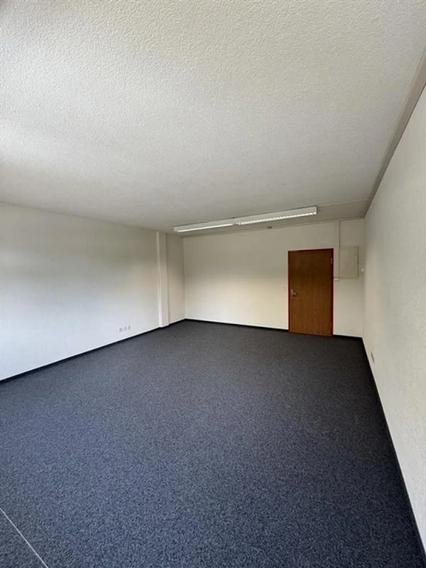 Spazio ufficio o commerciale luminoso di 32 m² a Rümlang - Foto 2 di 4