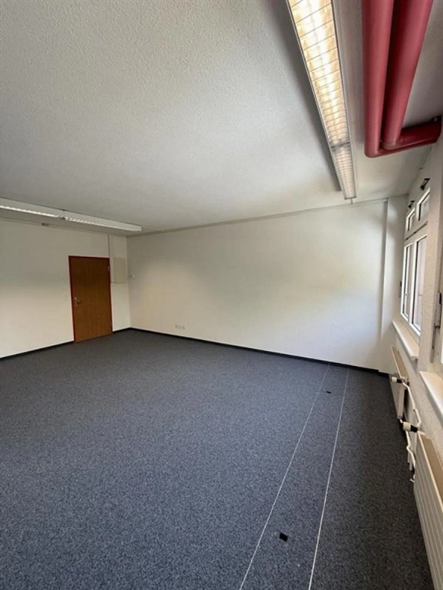 Spazio ufficio o commerciale luminoso di 32 m² a Rümlang - Foto 4 di 4