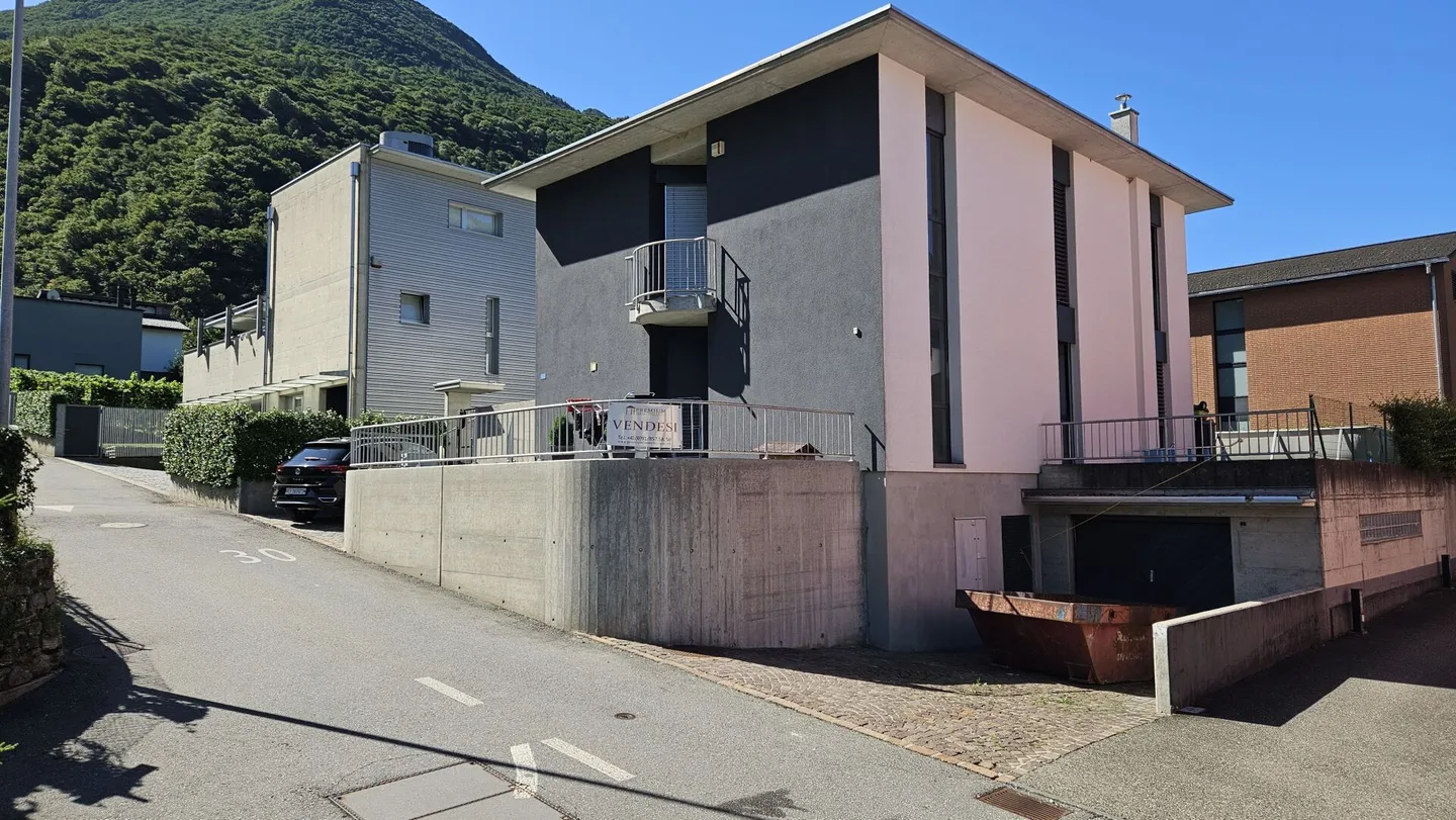 Casa unifamiliare ad Arbedo - Foto 2 di 15