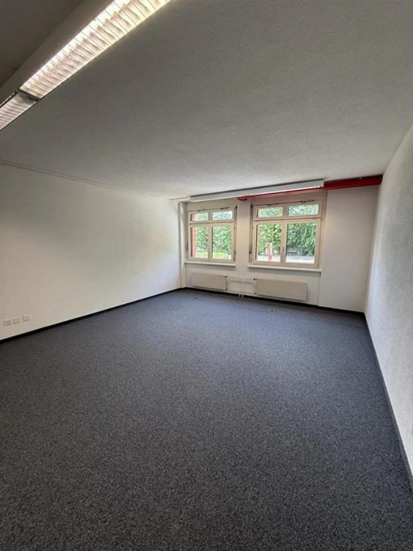 Spazio ufficio o commerciale luminoso di 32 m² a Rümlang - Foto 3 di 4