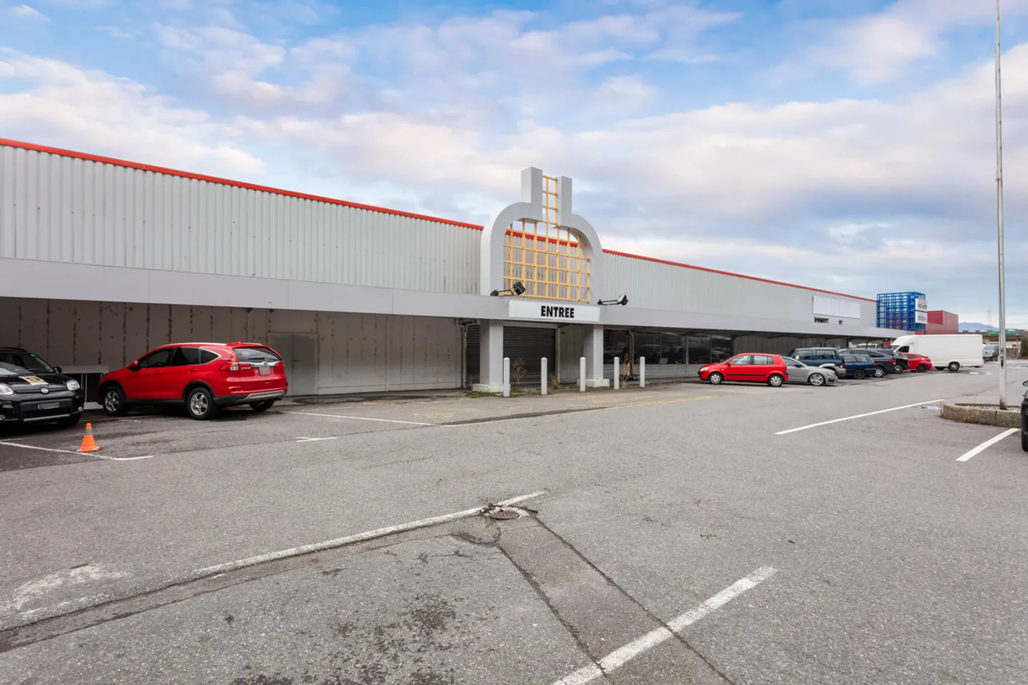 400 m2 - Buon accesso per camion/furgoni - Vicino all'autostrada - Foto 1 di 6