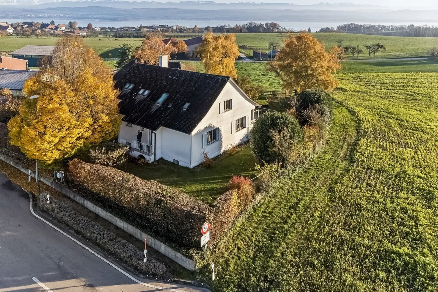 Magnifique villa de 6.5 pièces avec vue sur le lac de Morat - Photo 1 sur 10