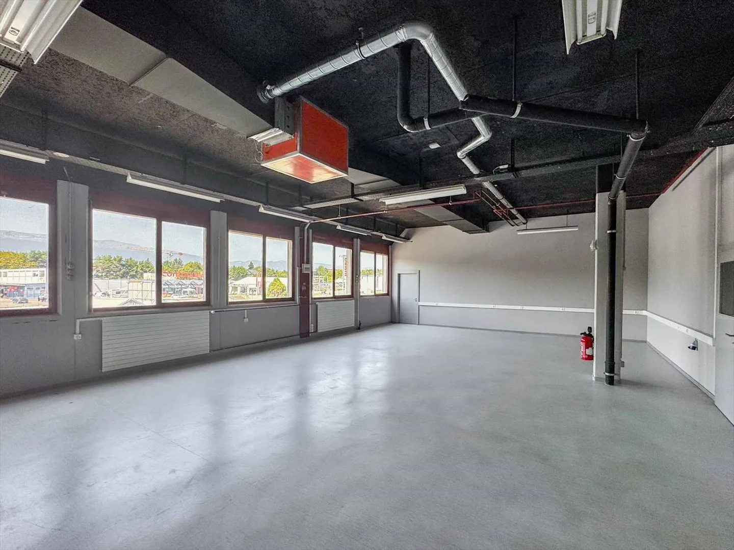 Heller Workshop von 365 m² in Meyrin - Foto 1 von 11