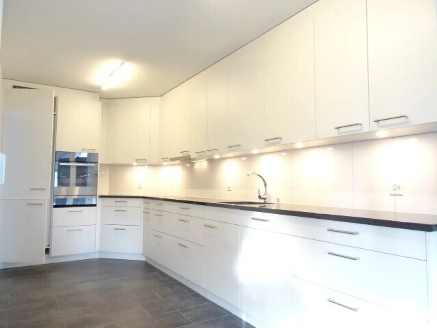 Moderne 3.5 ZW à 81 m² im 1. OG - Photo 3 of 13