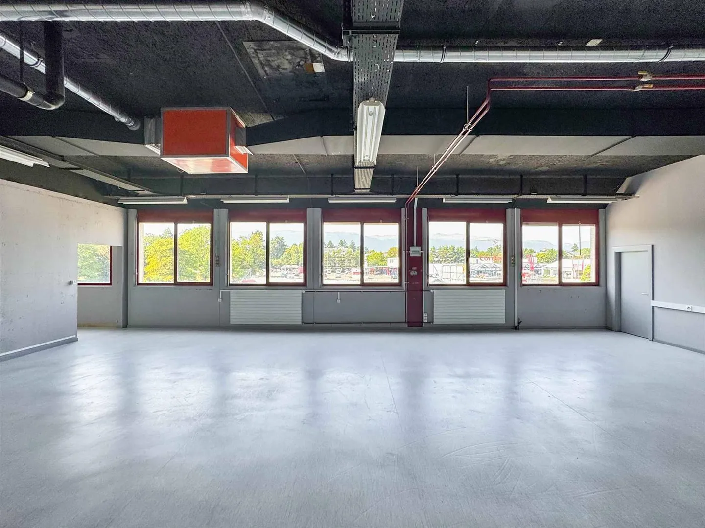 Heller Workshop von 365 m² in Meyrin - Foto 2 von 11