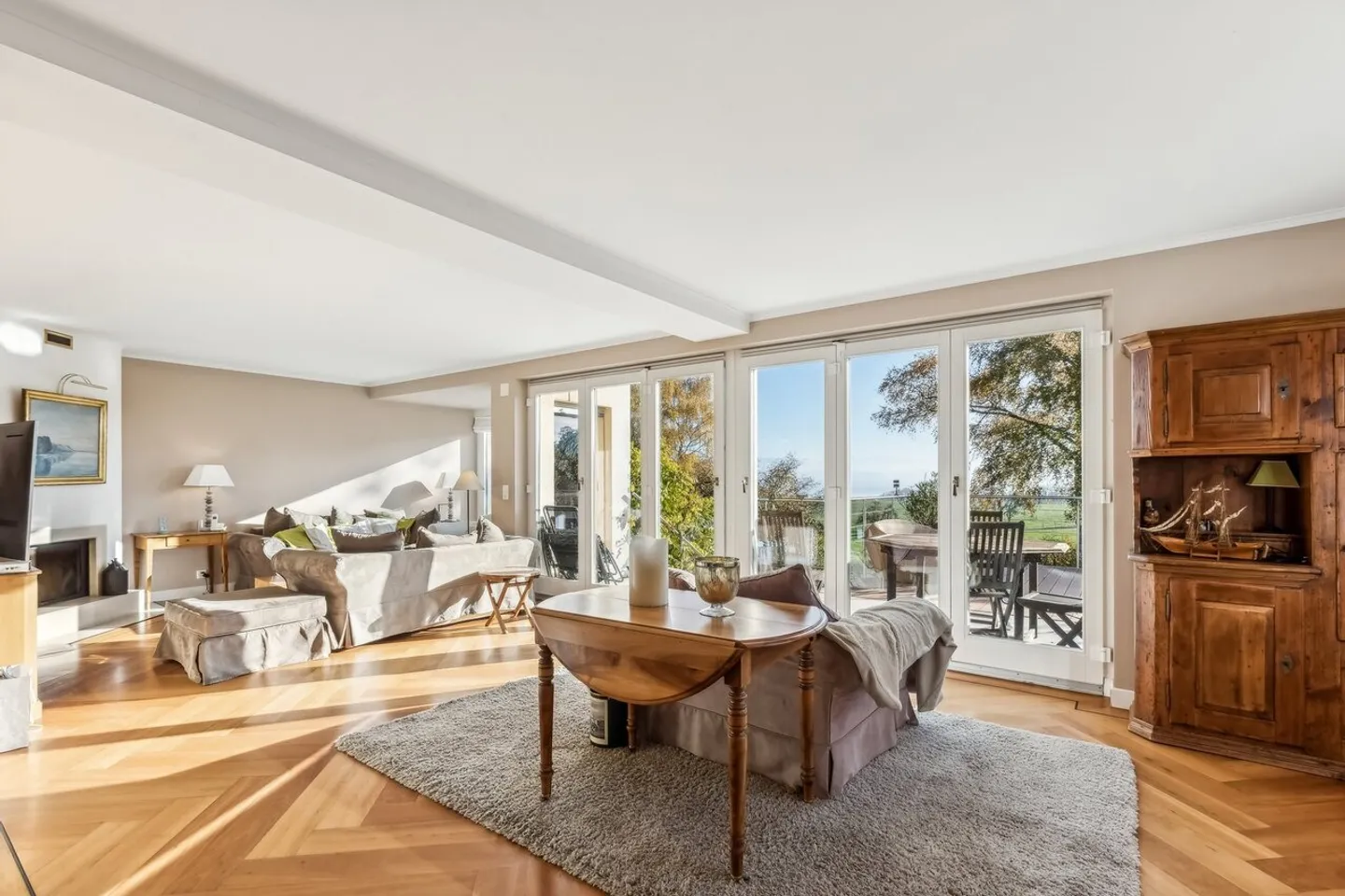 Magnifique villa de 6.5 pièces avec vue sur le lac de Morat - Photo 3 sur 10