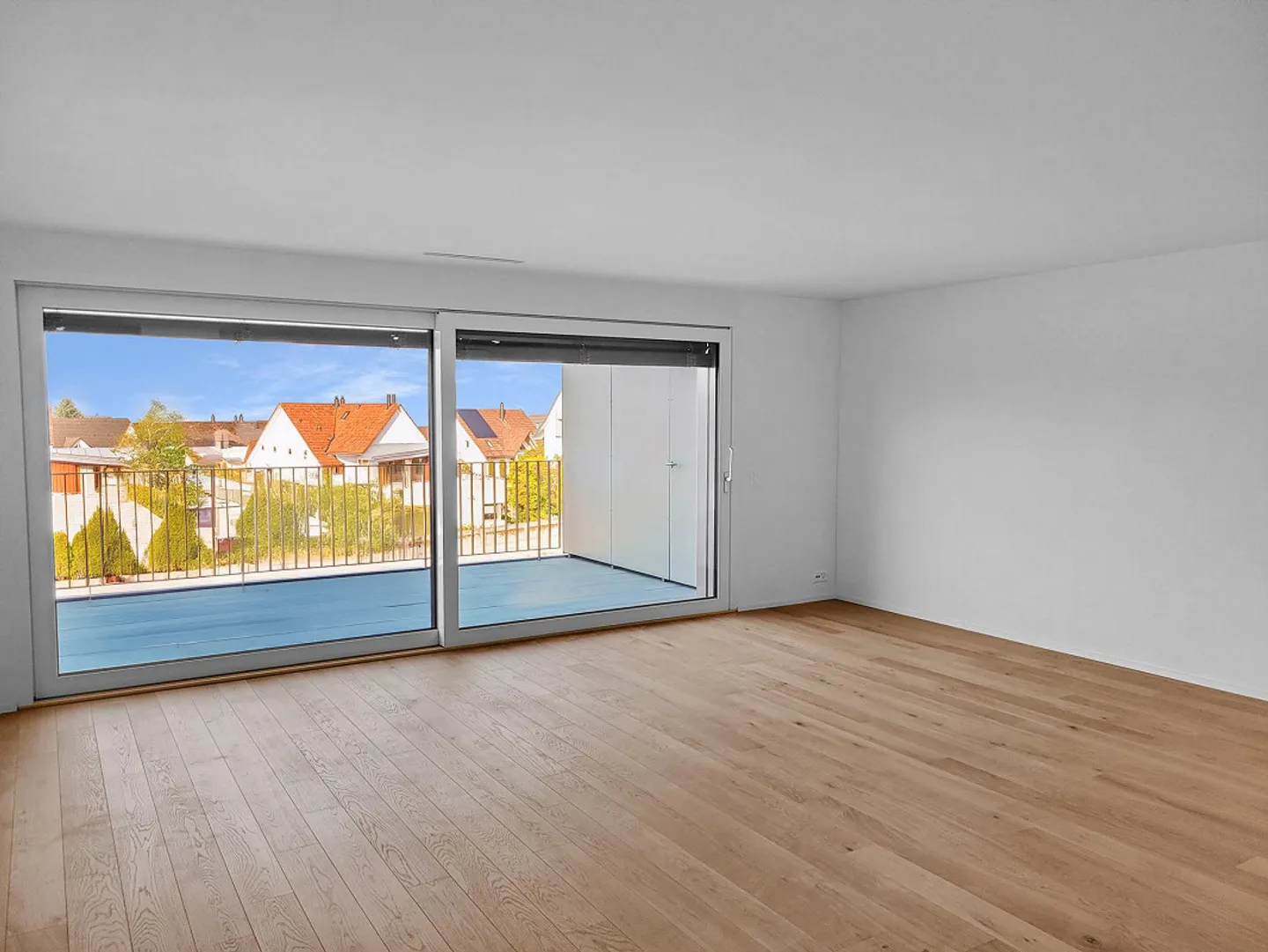 Living with attractive interior design - Photo 3 of 8
