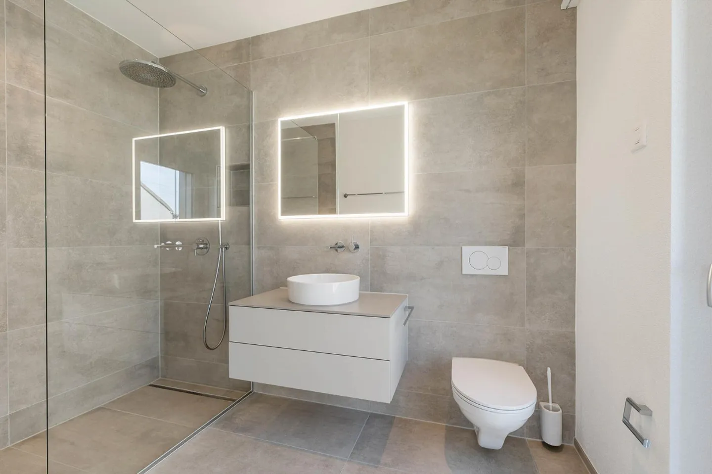 Living with attractive interior design - Photo 1 of 8