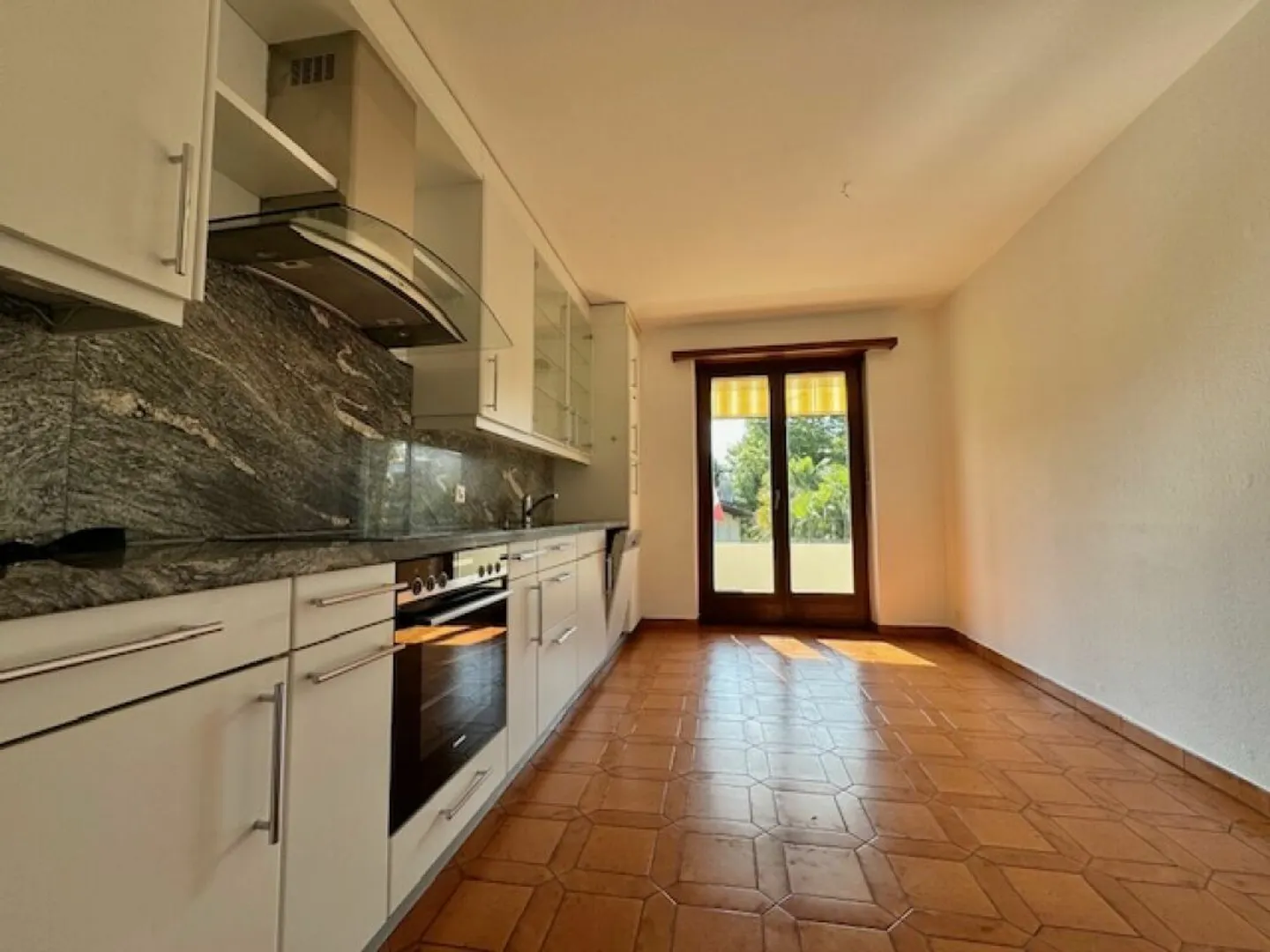 Appartement spacieux avec terrasse - Photo 8 sur 28