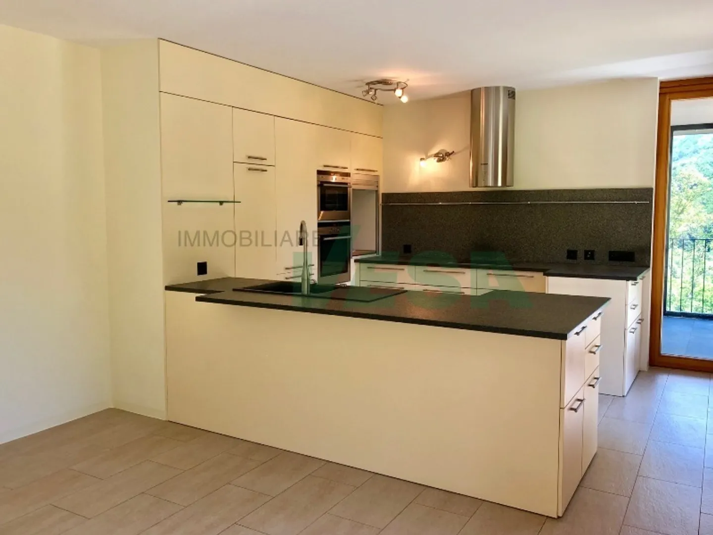 Komfortable und geräumige moderne Villa in idyllischer Lage - Foto 9 von 11