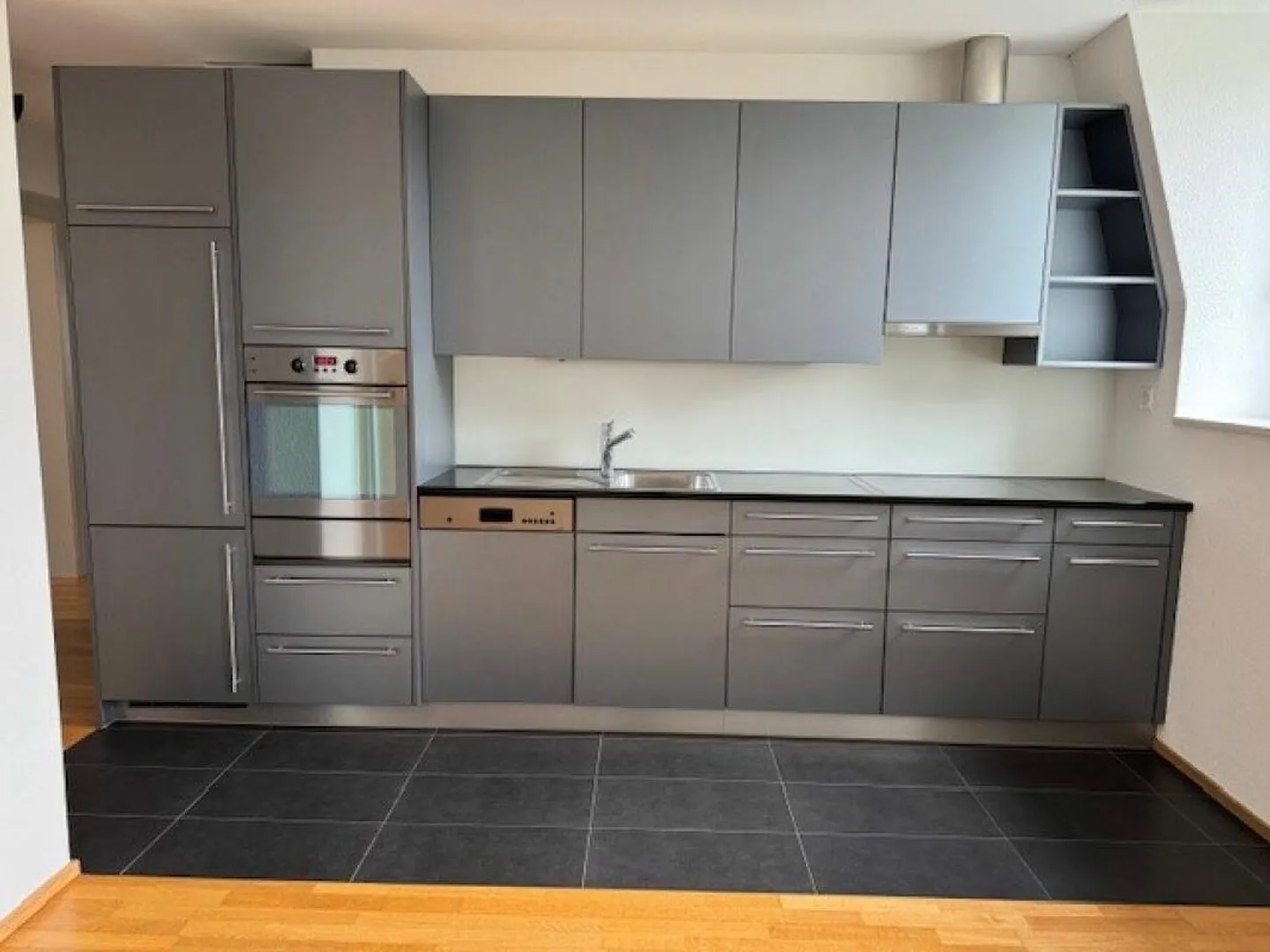 Sanierte Dachwohnung in Bern - Foto 2 von 7