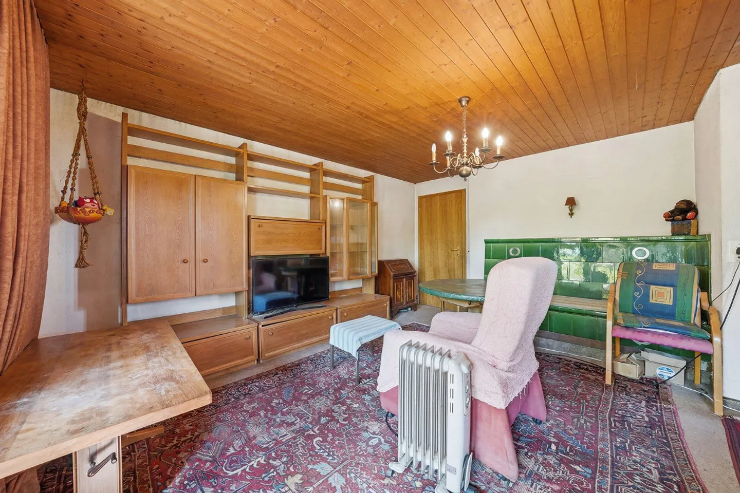 Old building with charm and potential - Photo 2 of 11