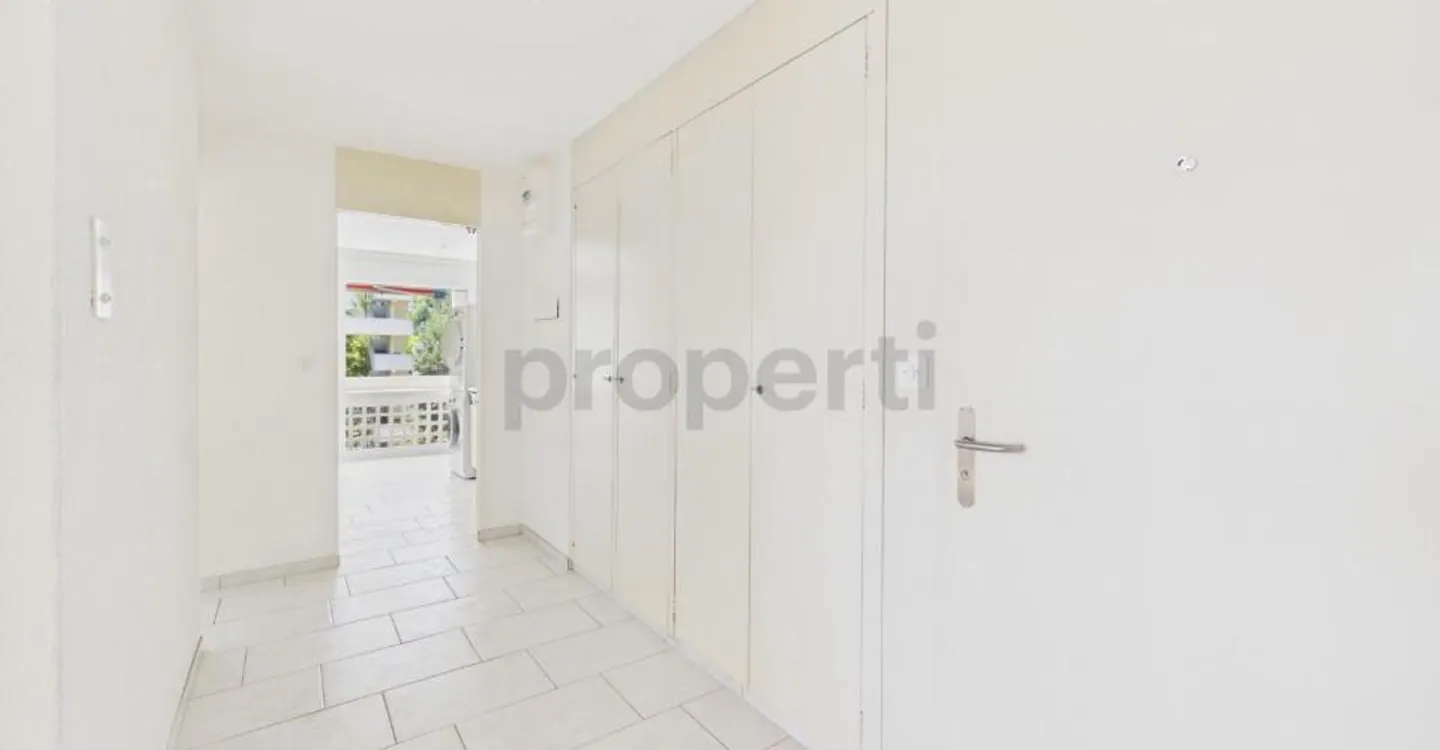 Renovated Apartment with Balcony - Photo 4 of 12