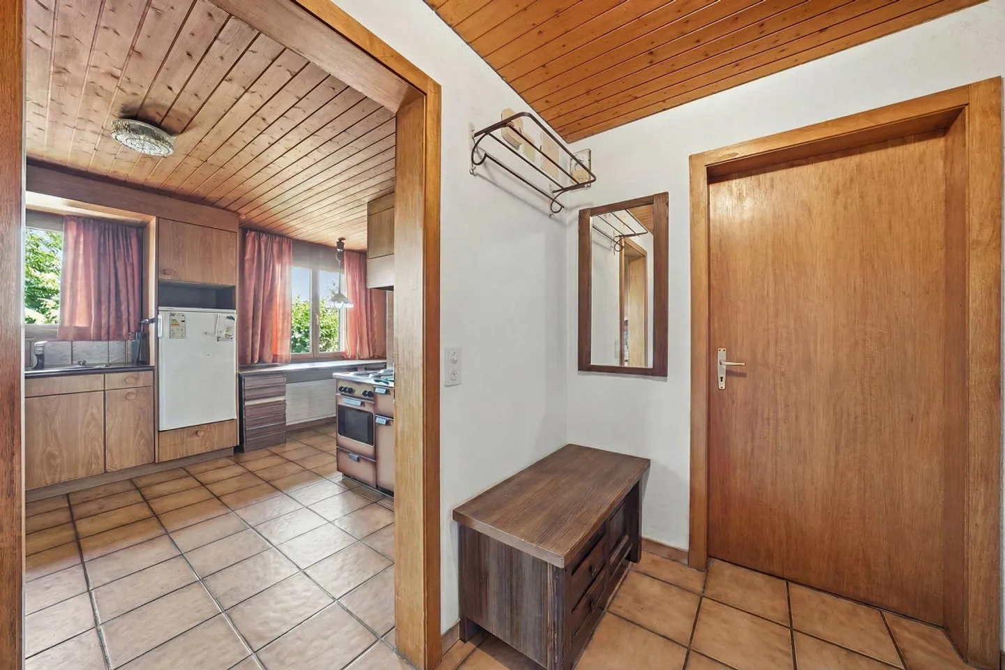 Old building with charm and potential - Photo 8 of 11