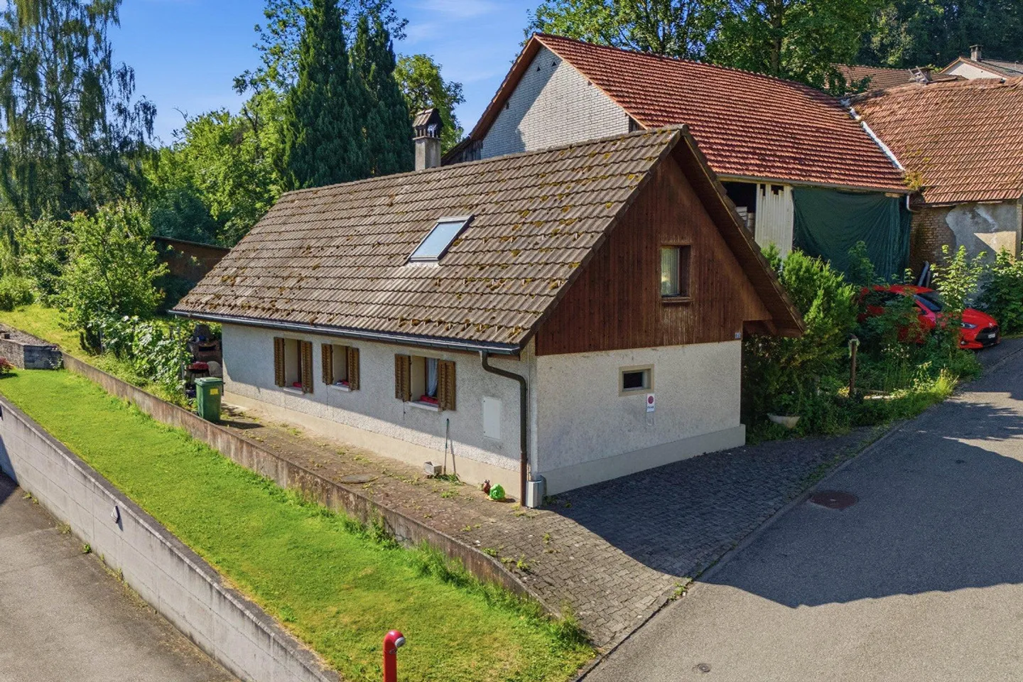Old building with charm and potential - Photo 9 of 11