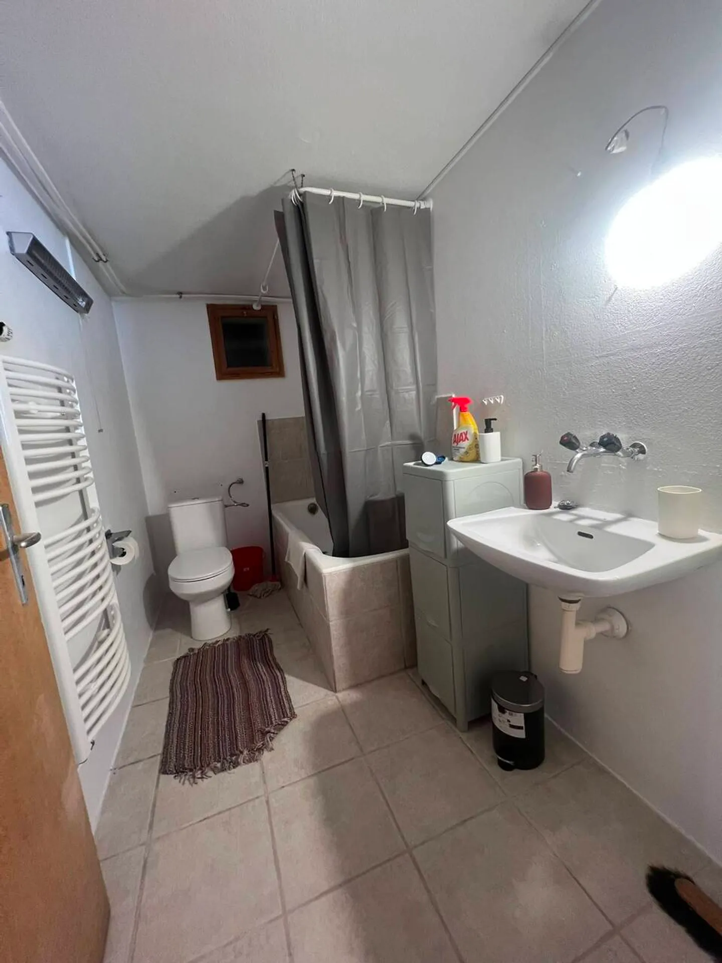 Fully renovated 2.5 room apartment - Photo 4 of 7