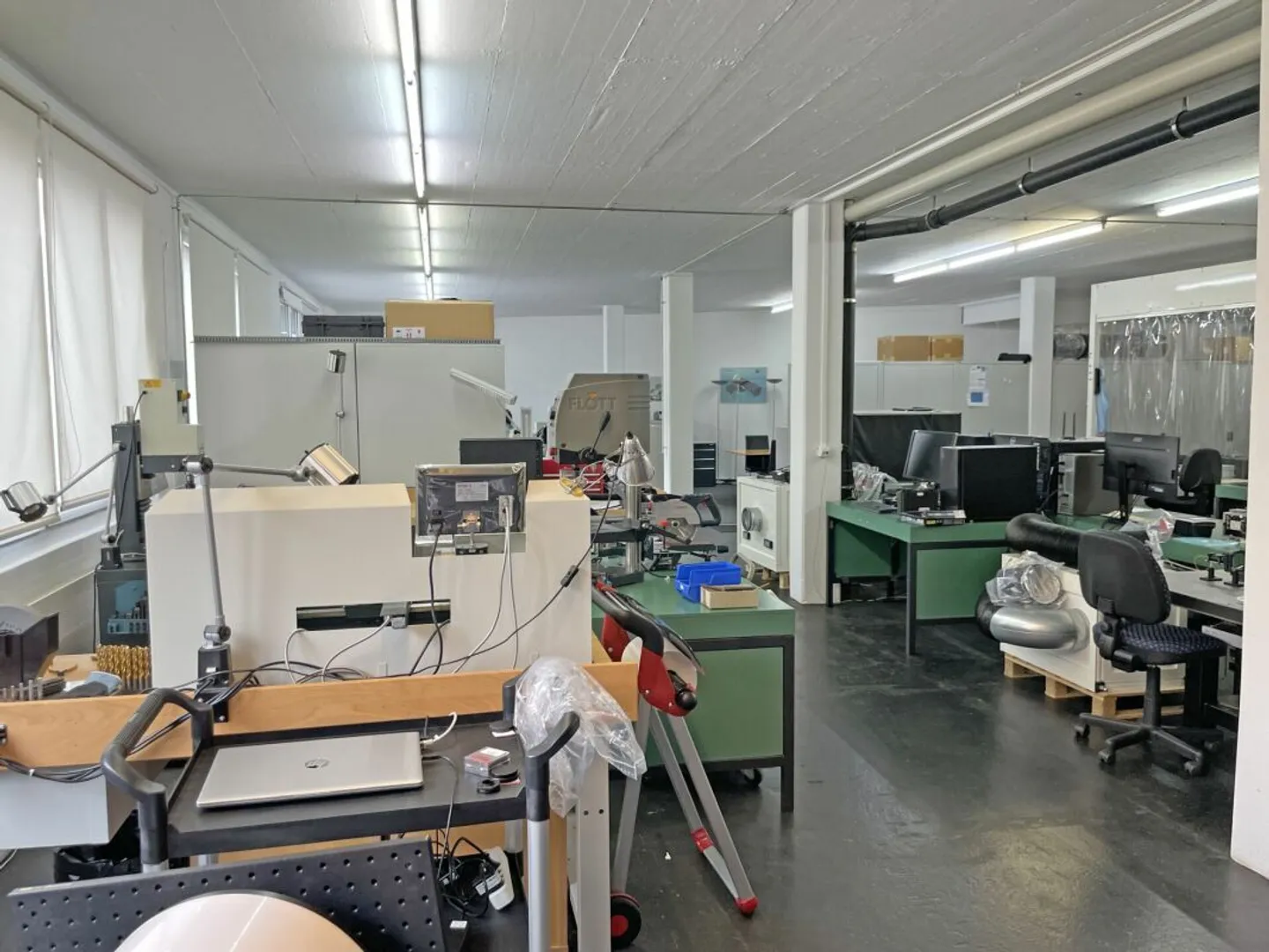 Attractive residential and commercial building in a good location - Photo 2 of 15