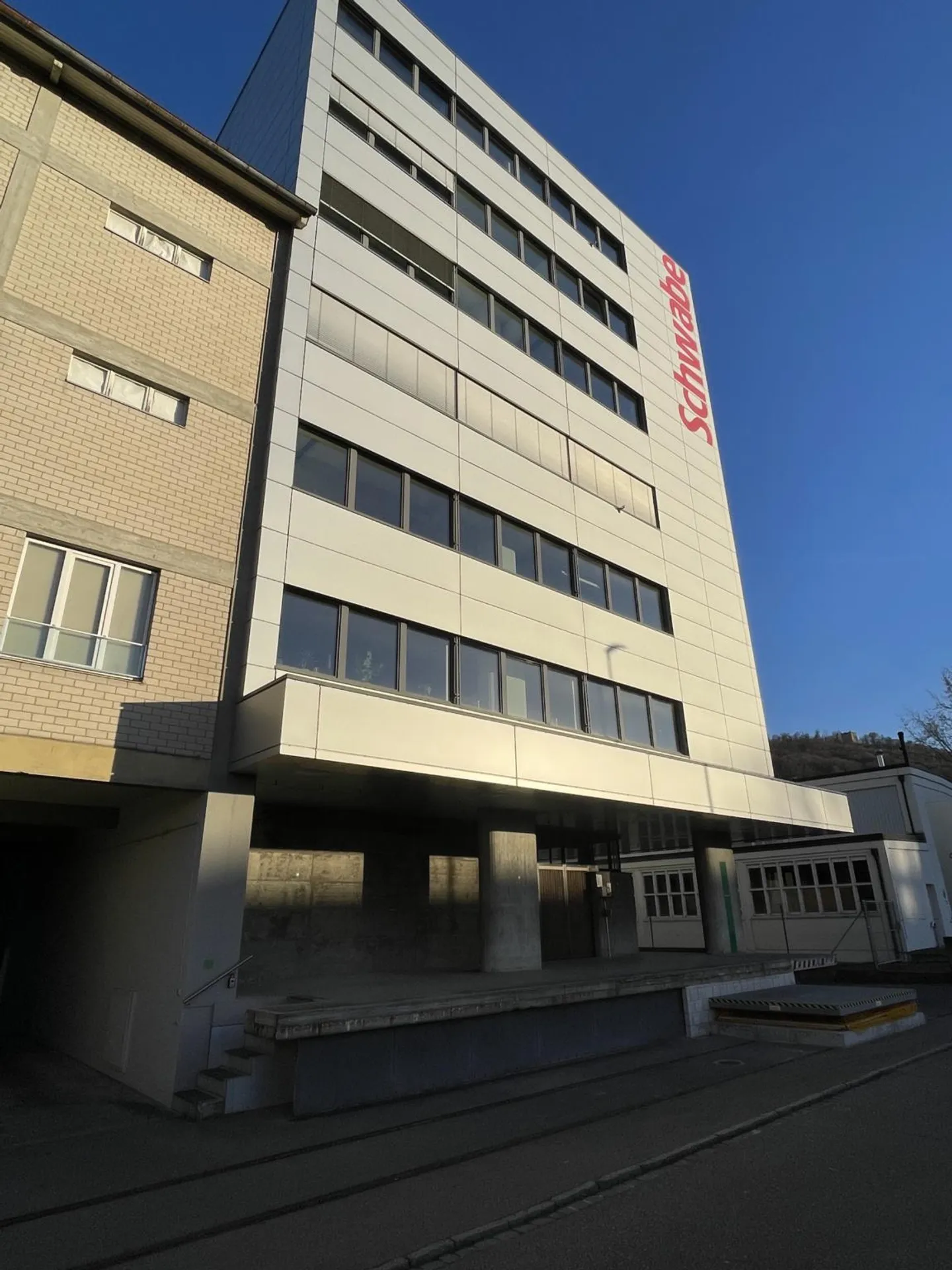 Modern office/commercial space for rent in Muttenz - approx. 485m2 (Farnsburgerstrasse 8) - Photo 1 of 8