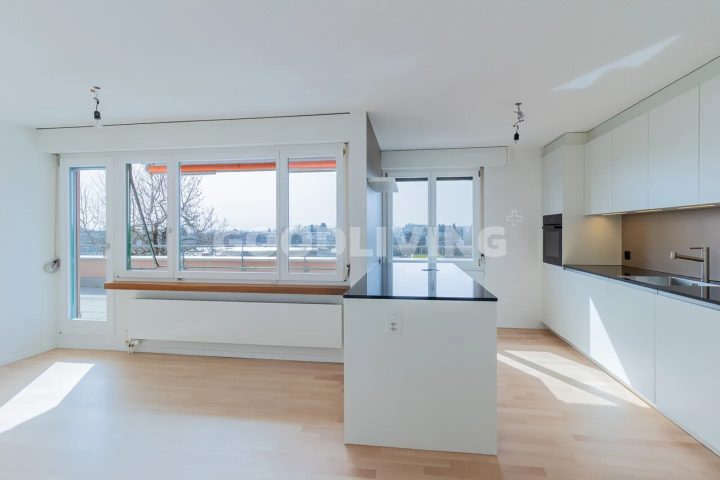 Freshly renovated penthouse apartment with panorama - Photo 2 of 7