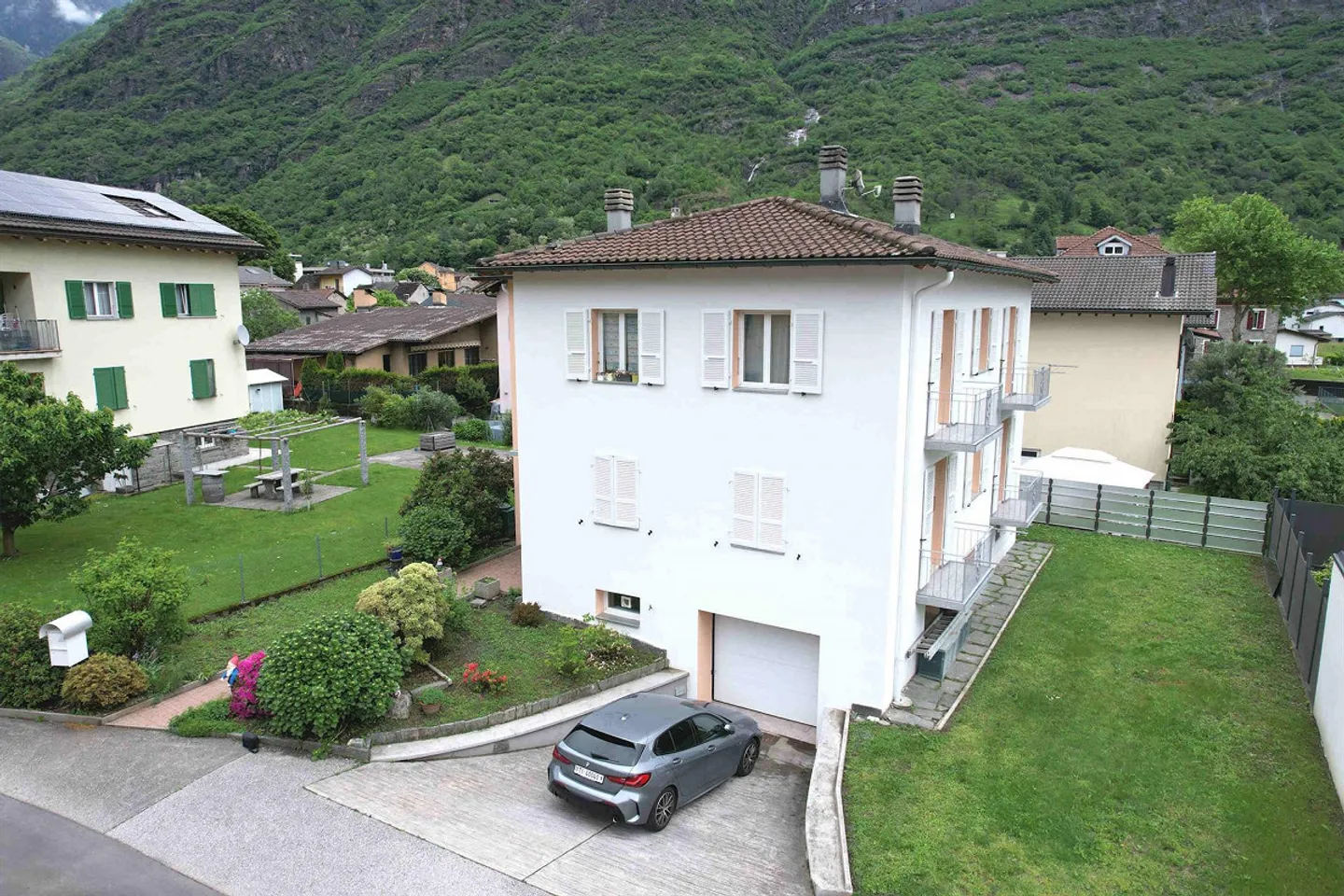 Gut renoviertes Doppelhaus nur wenige Schritte vom Zentrum entfernt - Foto 3 von 14