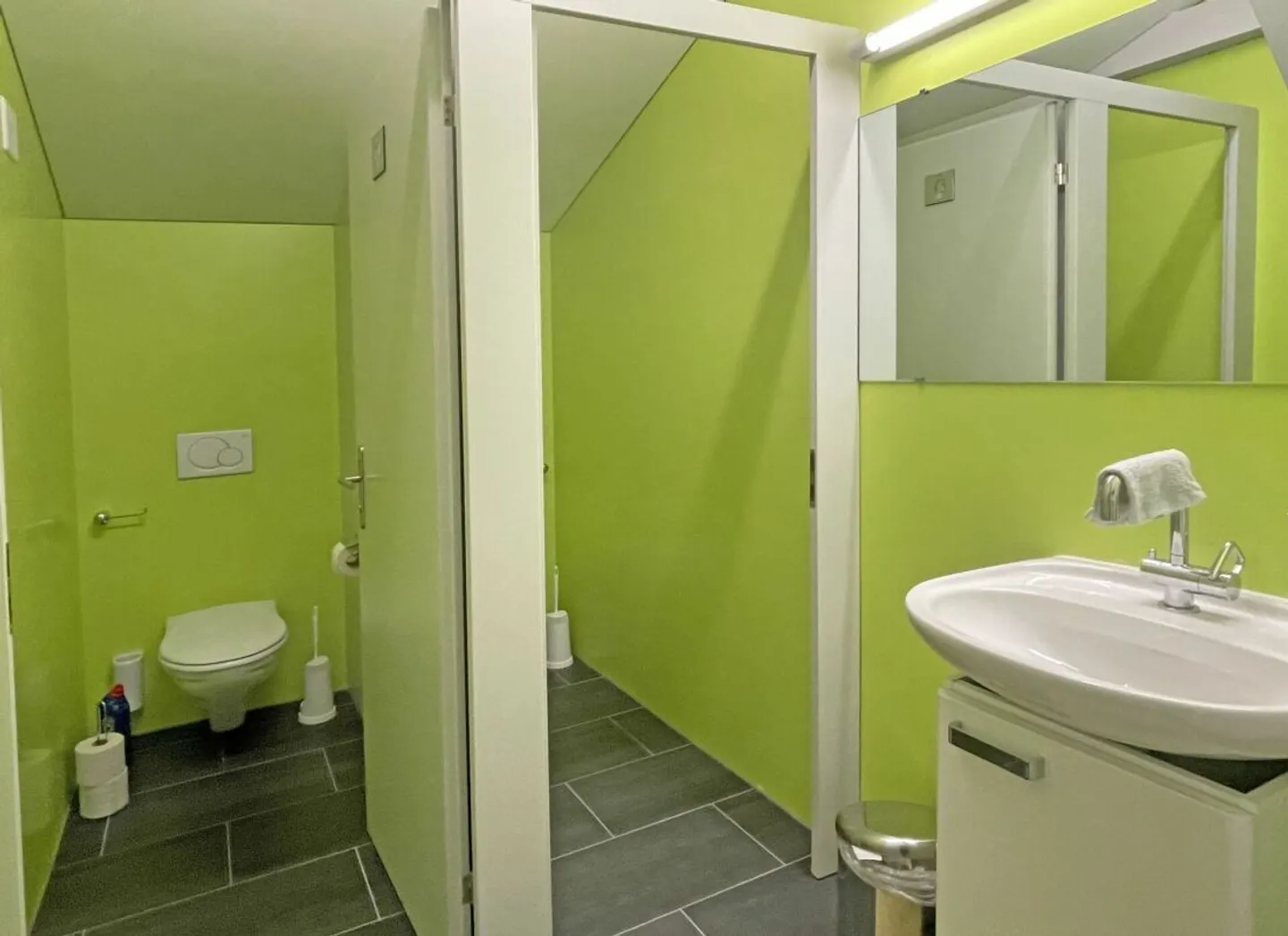 Attractive residential and commercial building in a good location - Photo 5 of 15