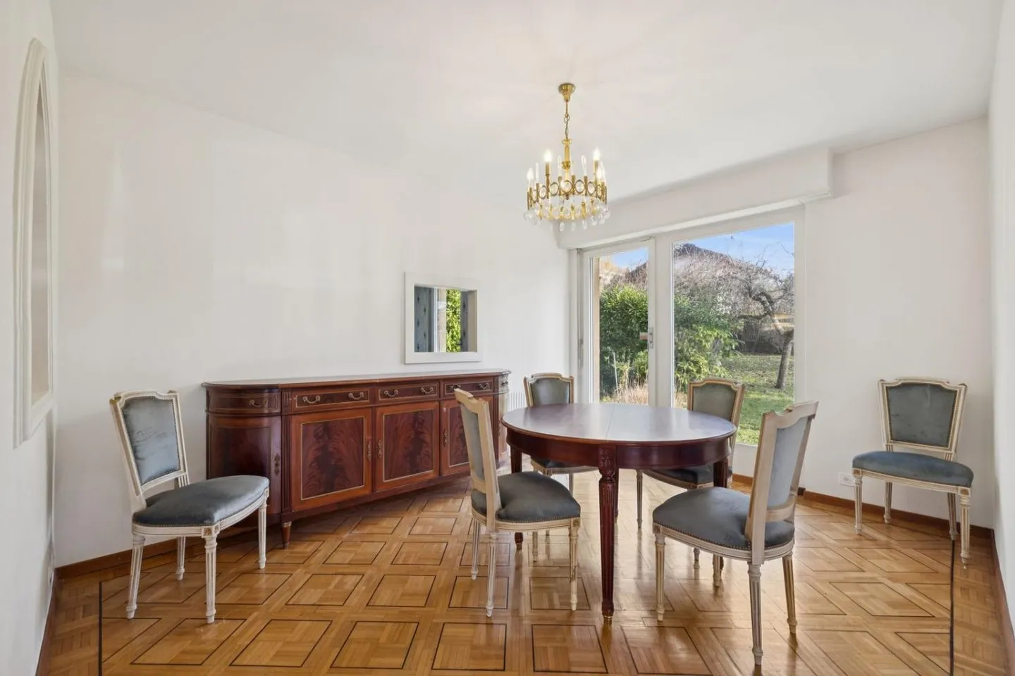 GERÄUMIGE EINFAMILIENHAUS IM EG MIT GROSSEM POTENZIAL - Foto 5 von 12