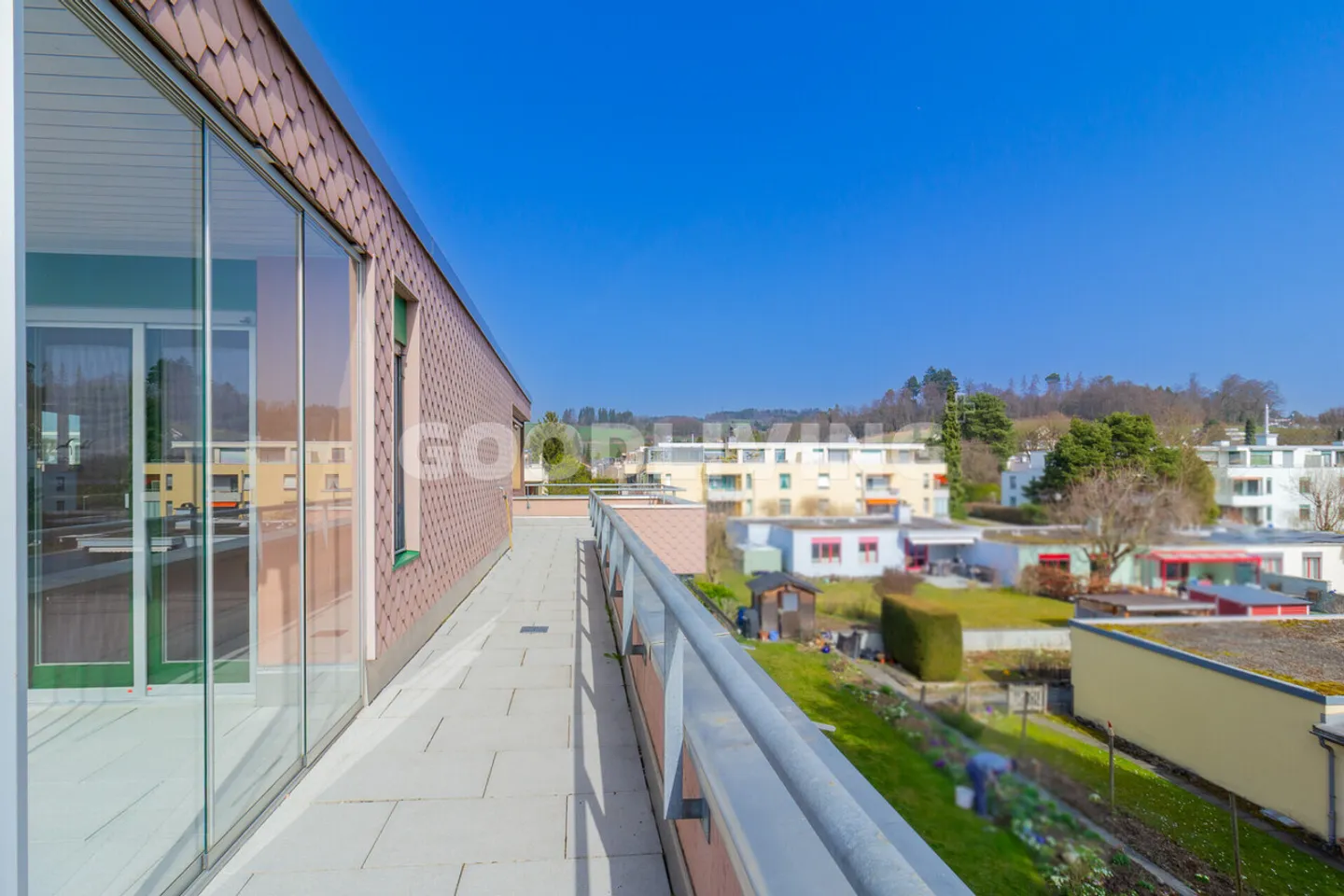 Freshly renovated penthouse apartment with panorama - Photo 4 of 7