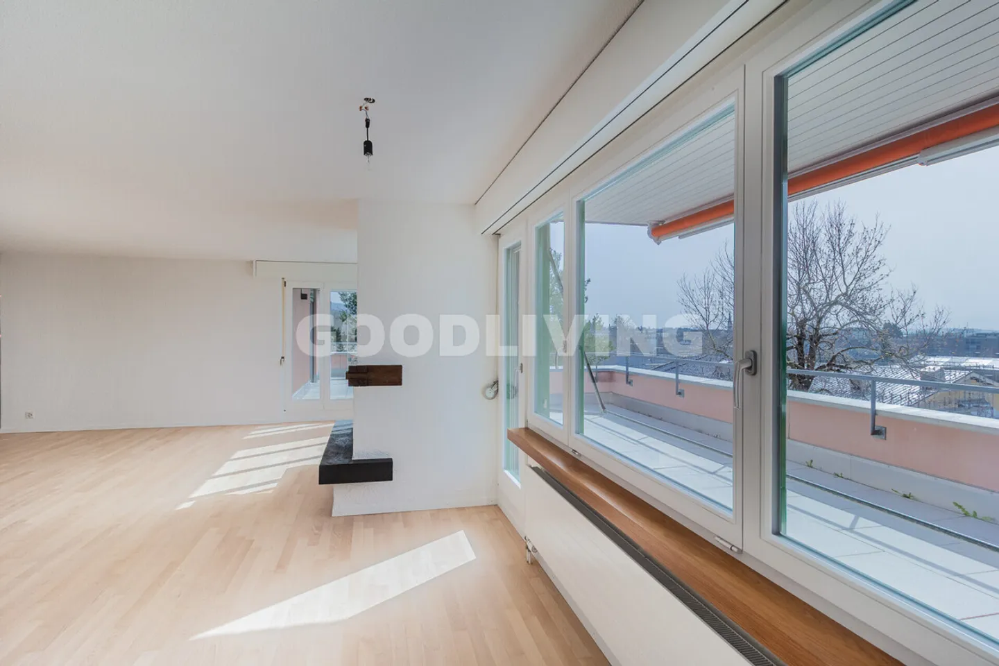 Freshly renovated penthouse apartment with panorama - Photo 5 of 7