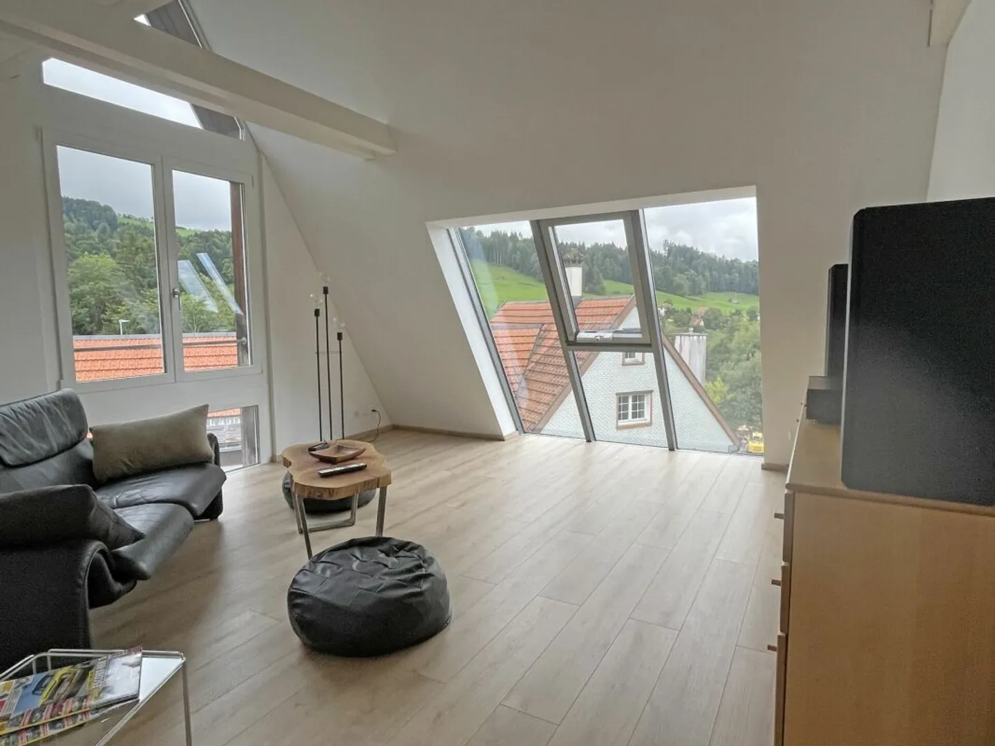 Attractive residential and commercial building in a good location - Photo 8 of 15