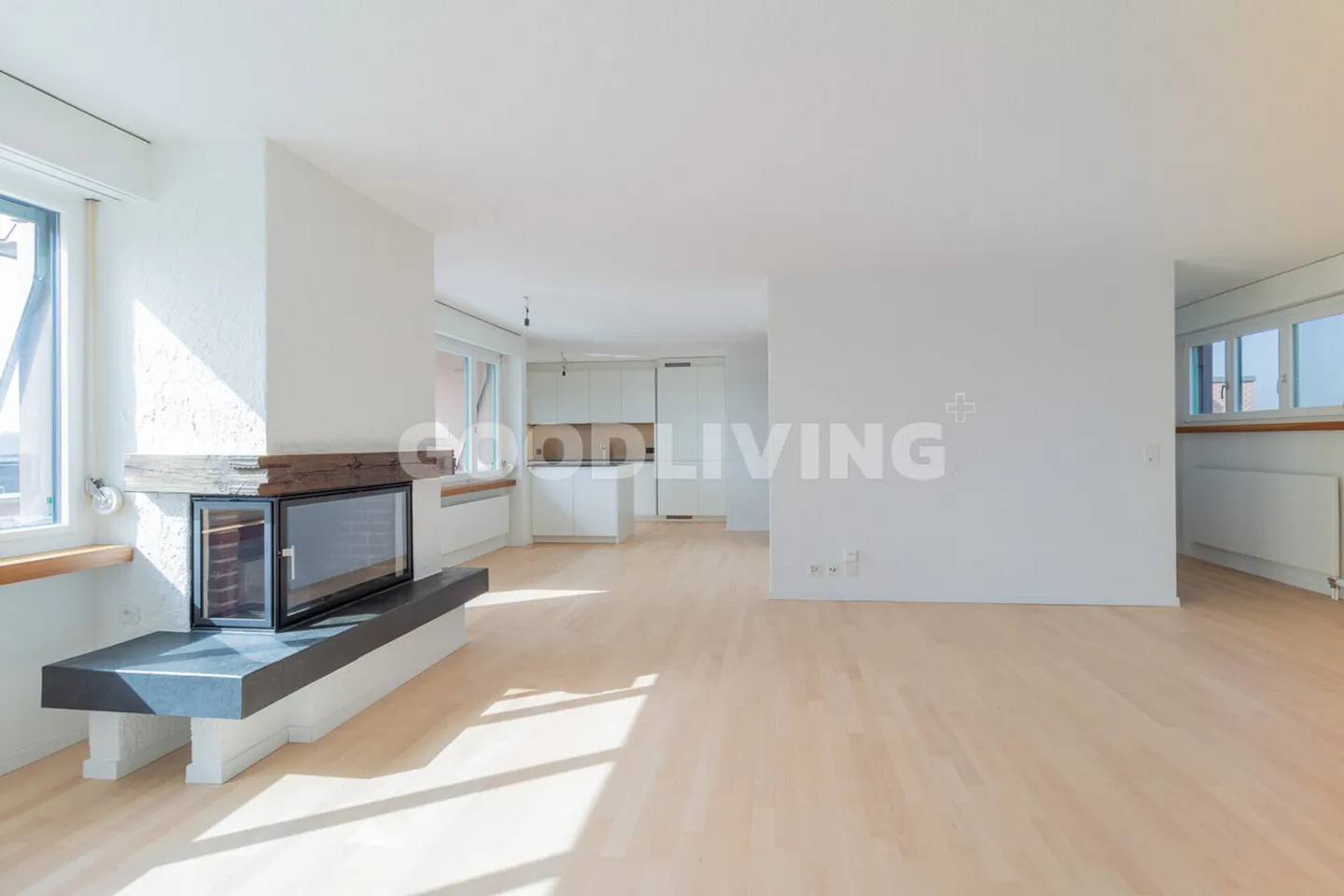 Freshly renovated penthouse apartment with panorama - Photo 6 of 7