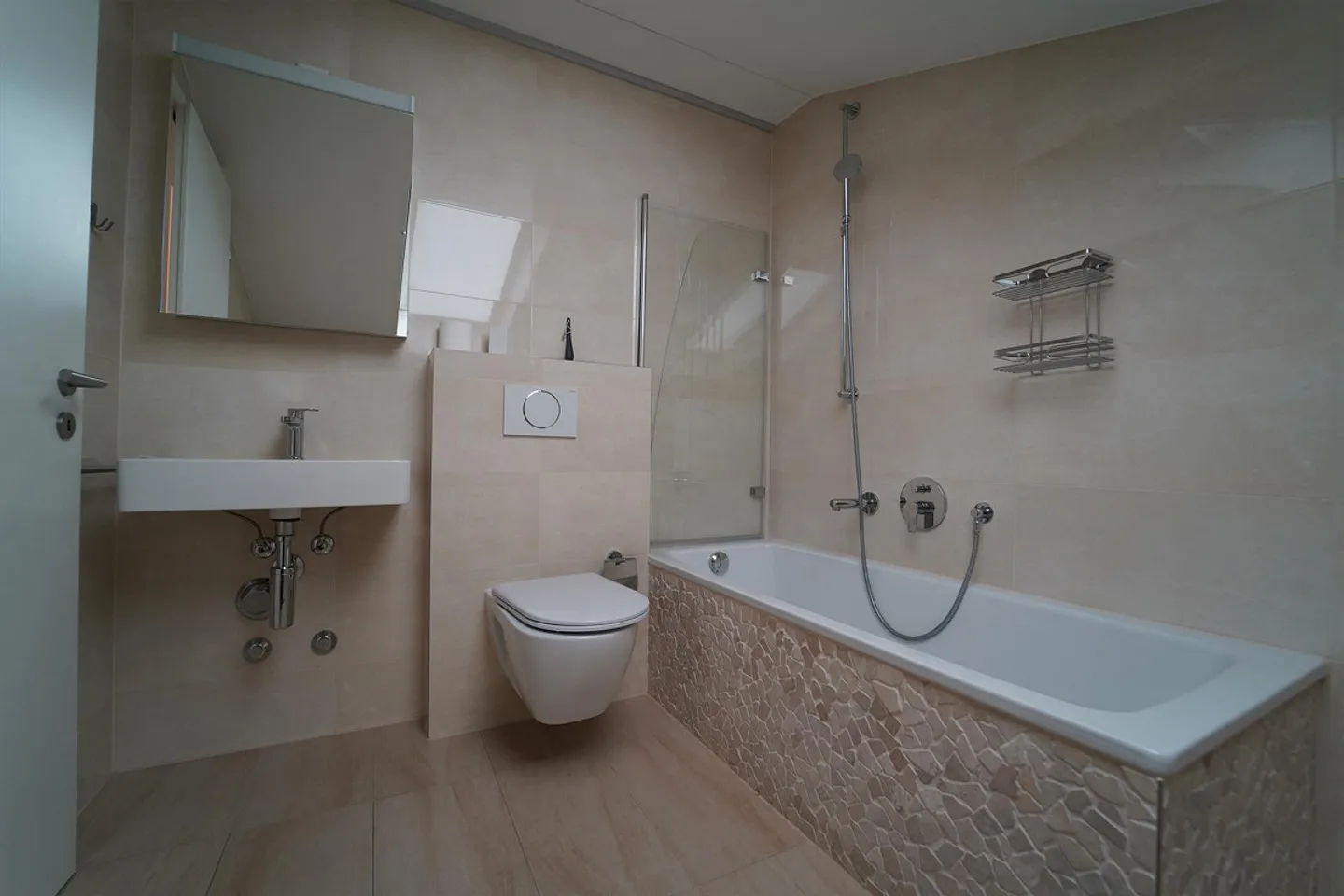 Appartement de toit confortable dans le style loft - Photo 2 sur 5