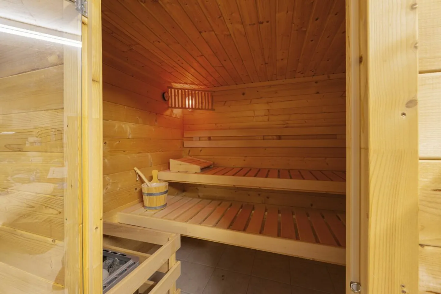Charmantes Doppeleinfamilienhaus mit Garten - Foto 6 von 7