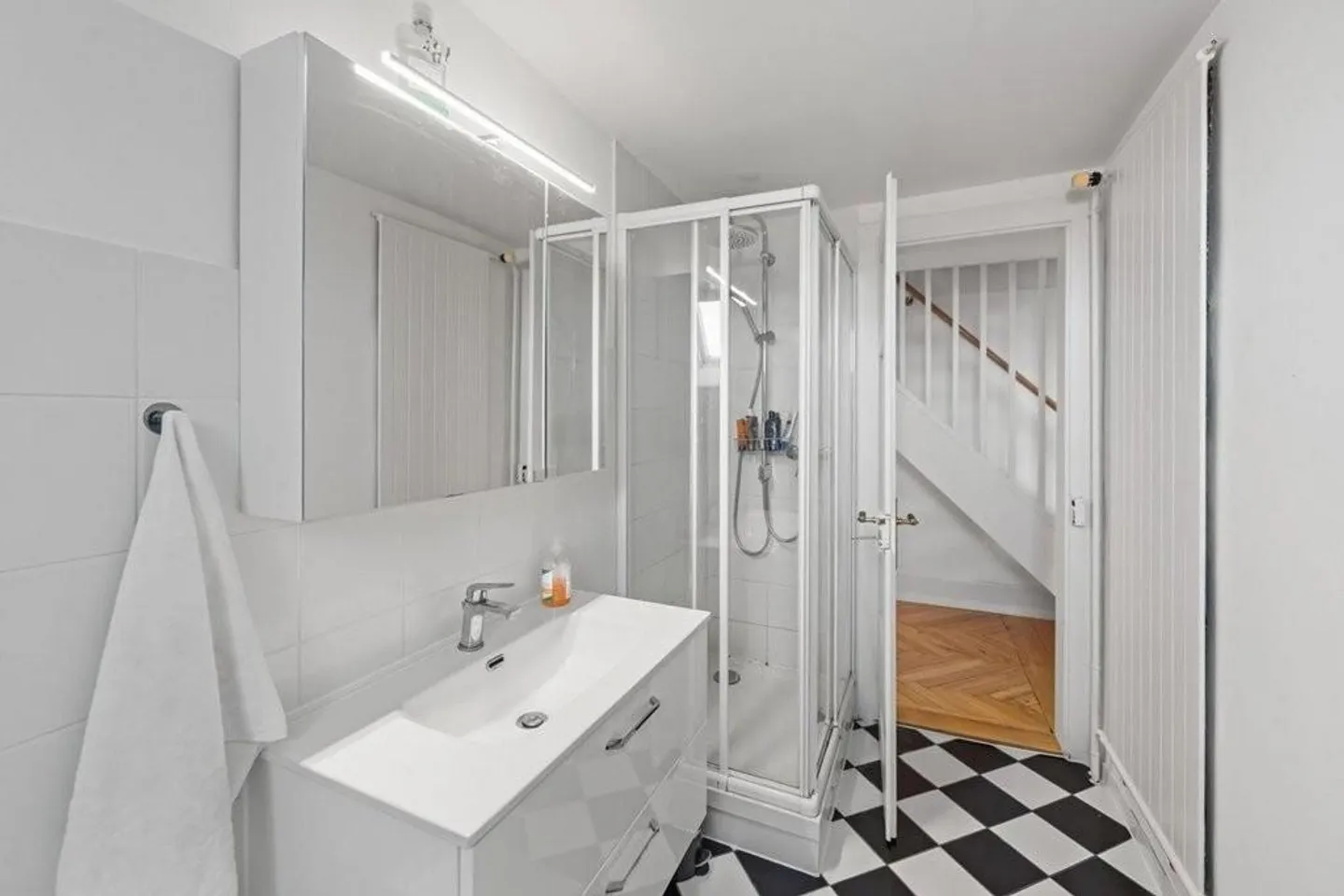 Unique 5.5-room apartment with roof terrace & large attic - Photo 3 of 11