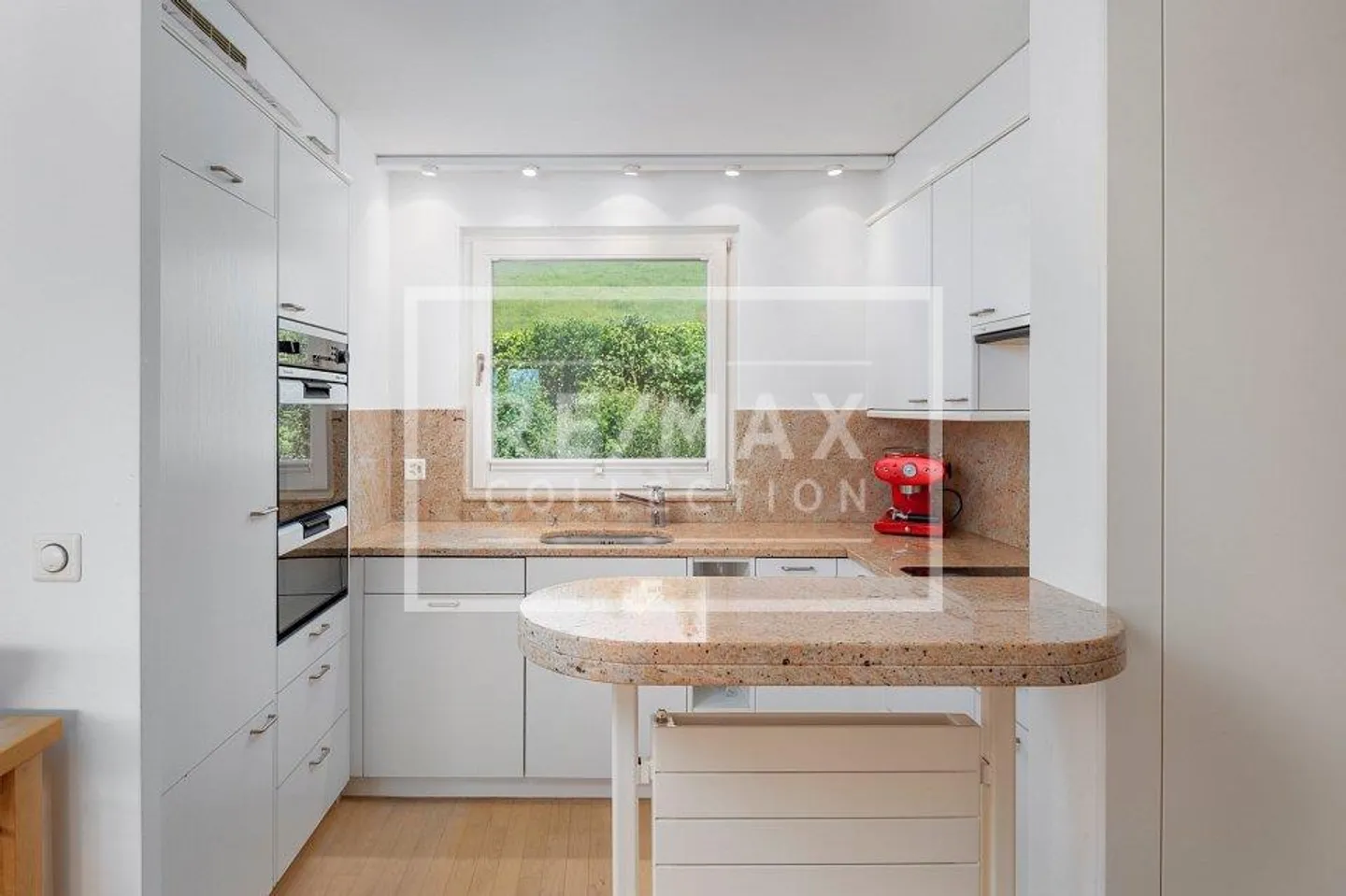 Komfortable 4½-Zimmer-Wohnung am Sonnenhang mit Seesicht im steuergünstigen Herrliberg - Foto 5 di 13