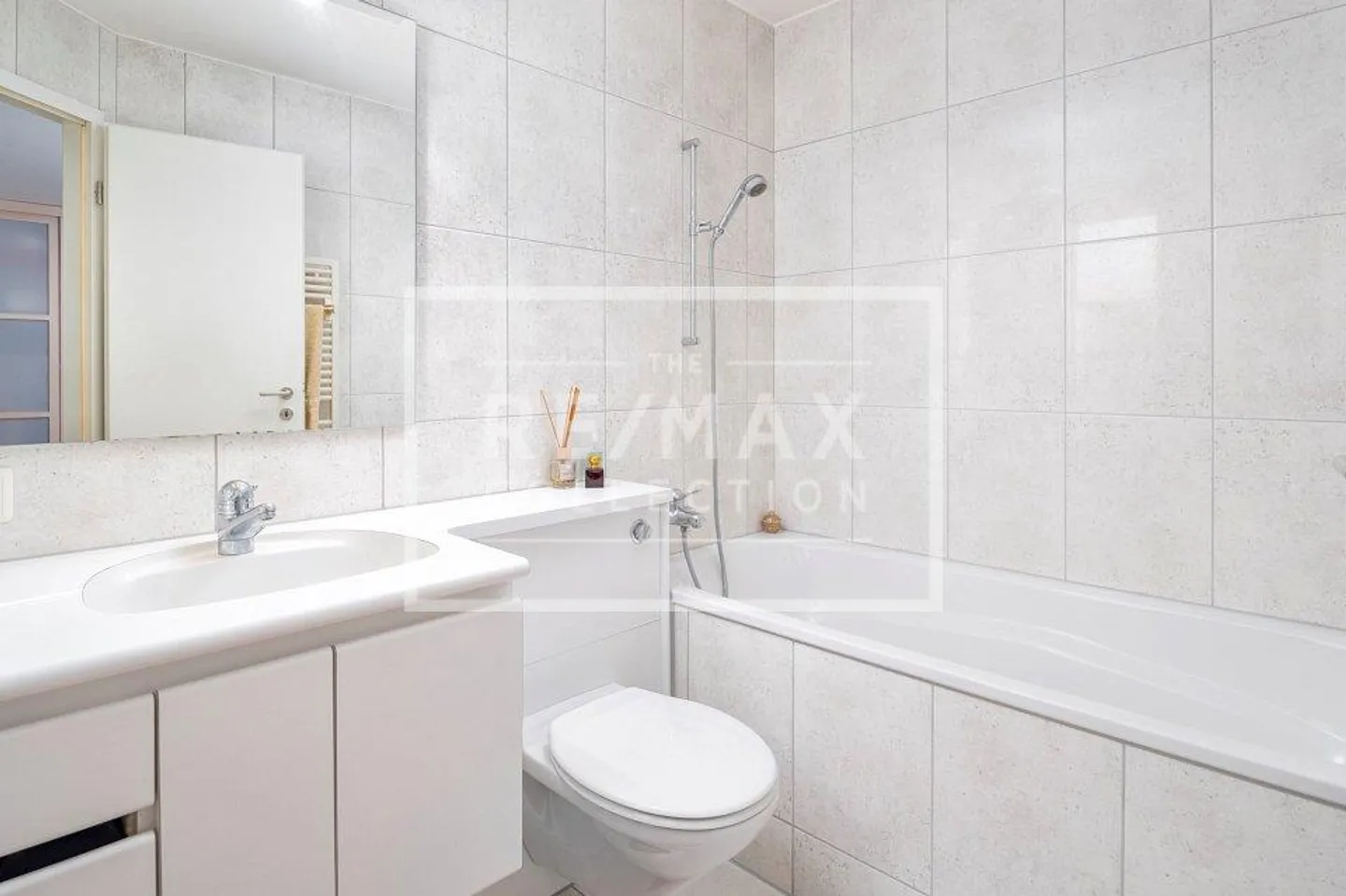 Komfortable 4½-Zimmer-Wohnung am Sonnenhang mit Seesicht im steuergünstigen Herrliberg - Foto 11 di 13